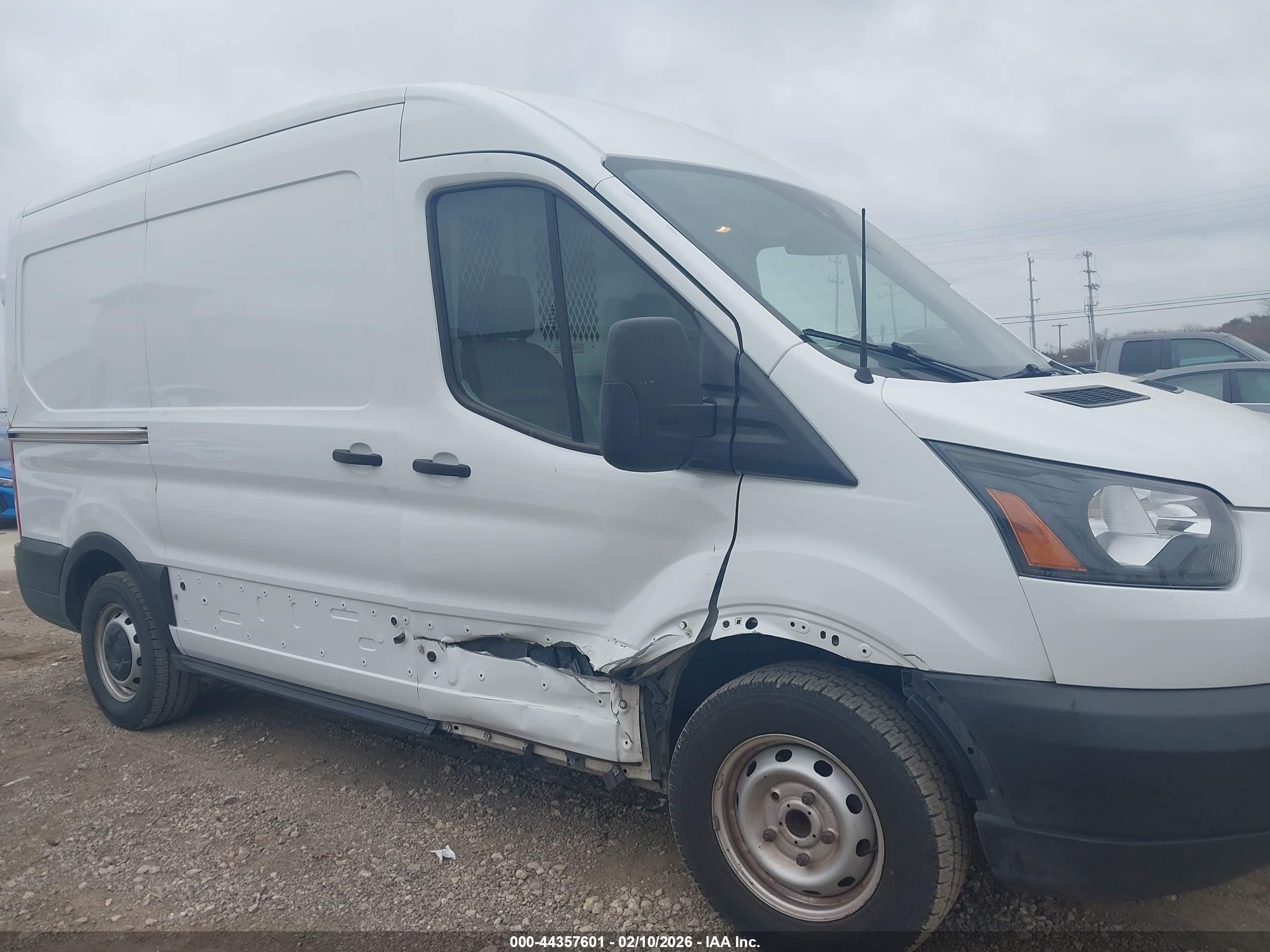 FORD TRANSIT-150 image 6