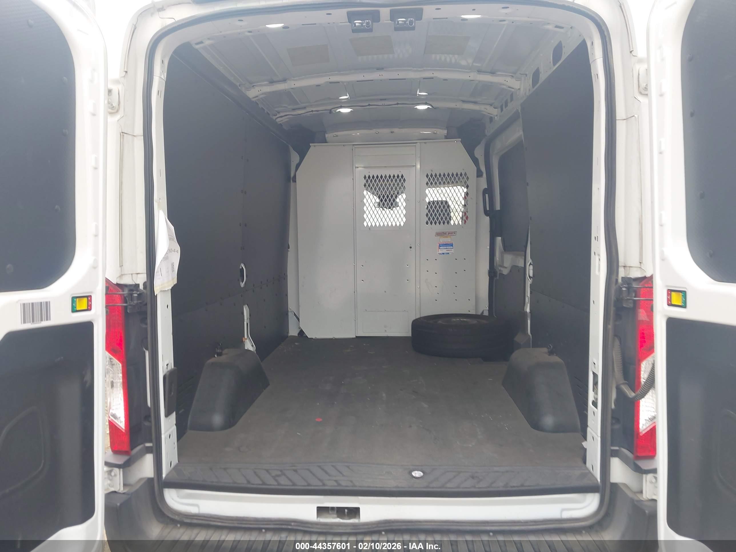 FORD TRANSIT-150 image 8