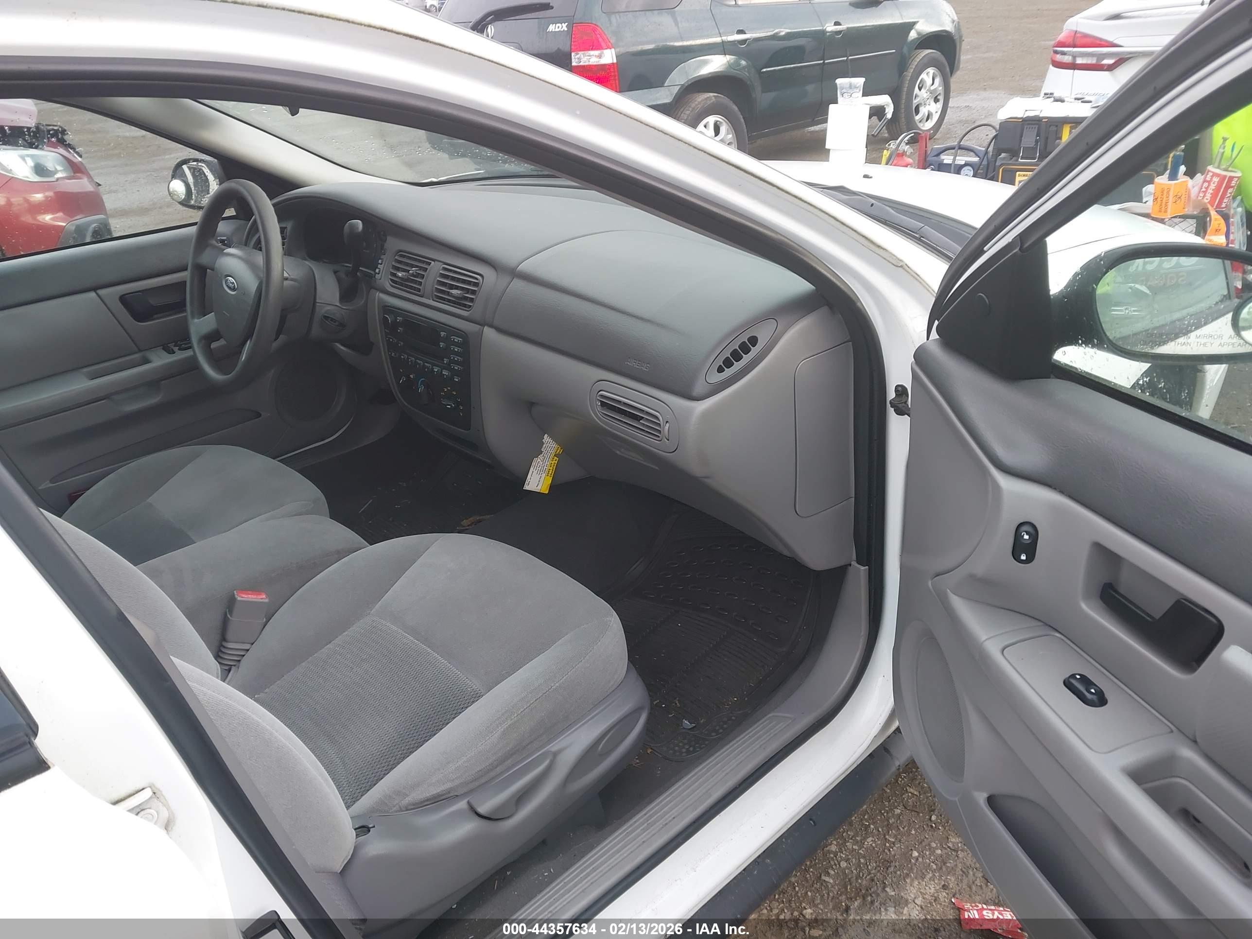 FORD TAURUS image 5