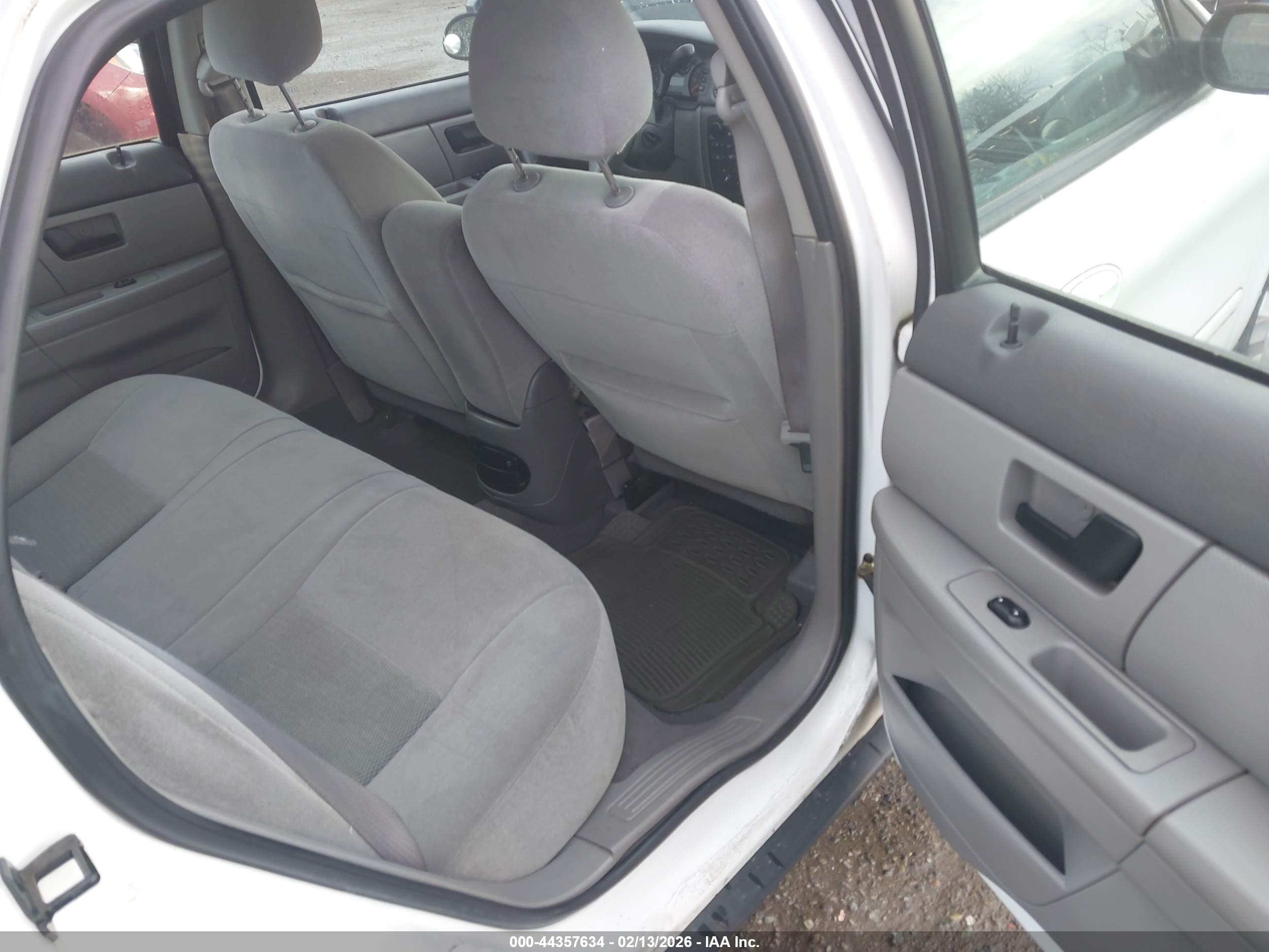 FORD TAURUS image 8