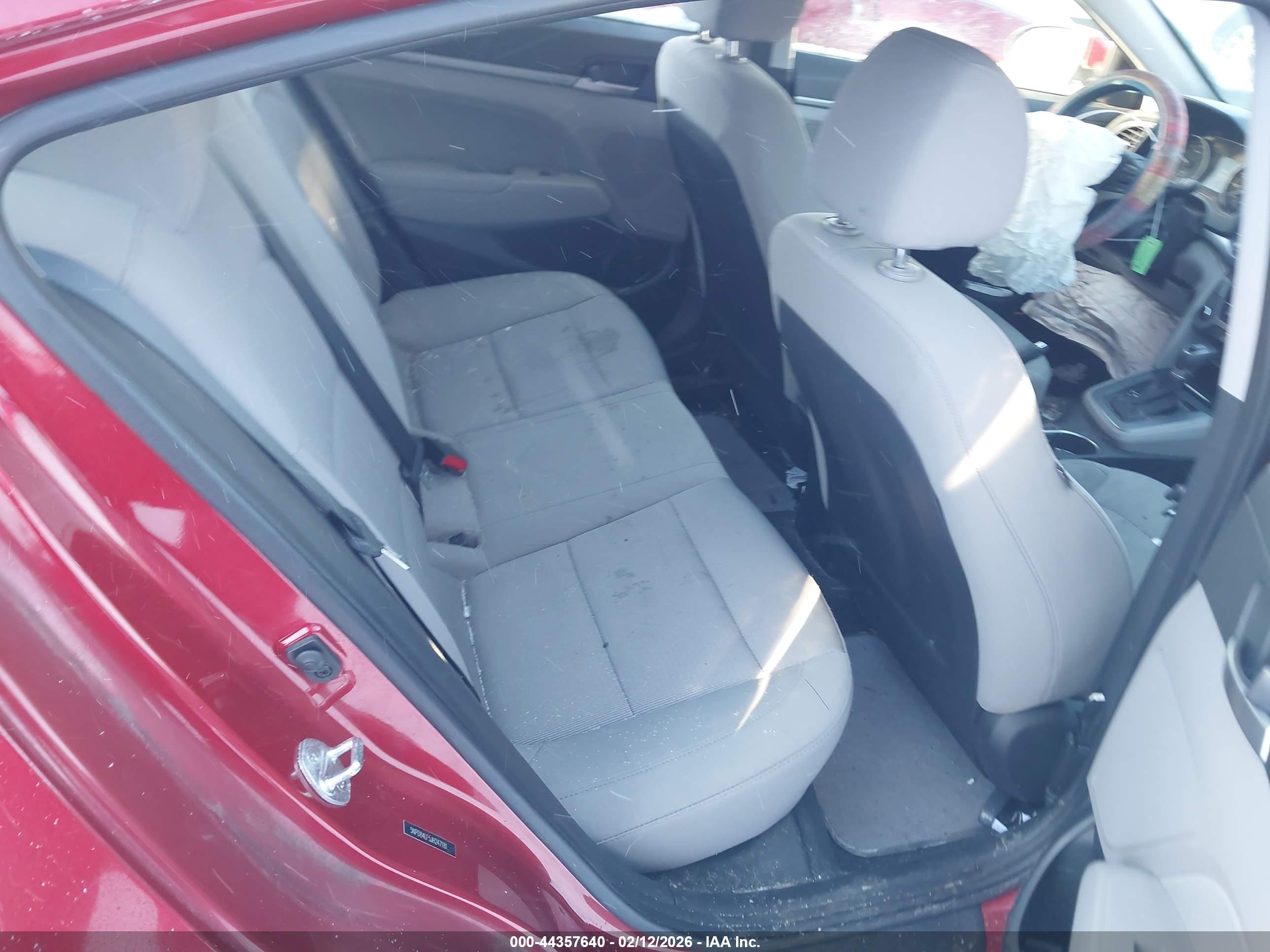 HYUNDAI ELANTRA image 8