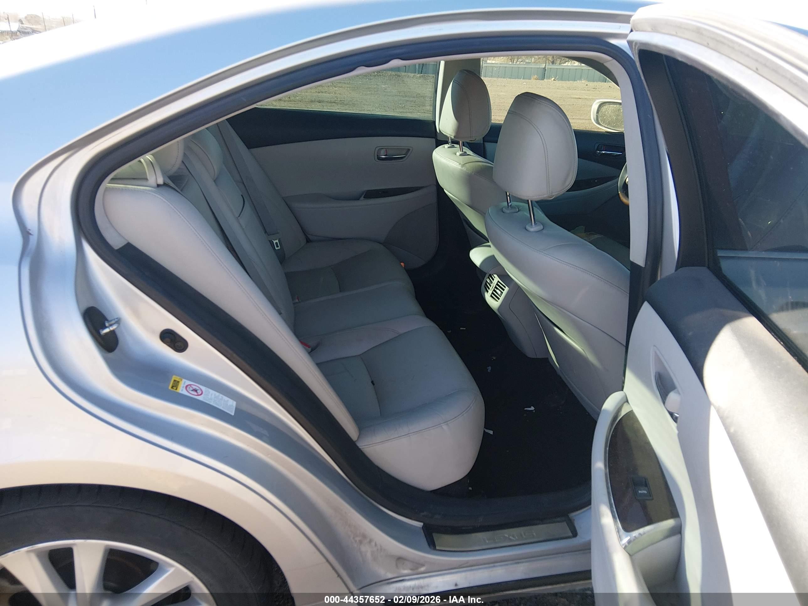 LEXUS ES image 8