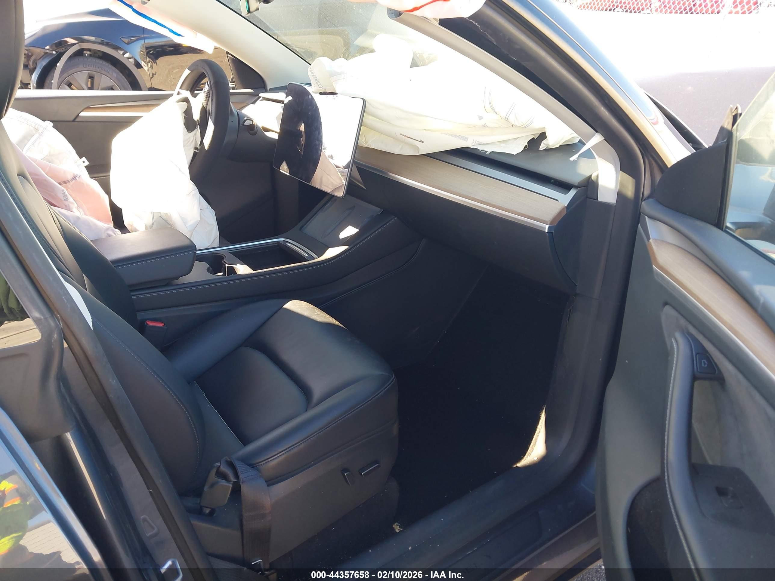TESLA MODEL image 5