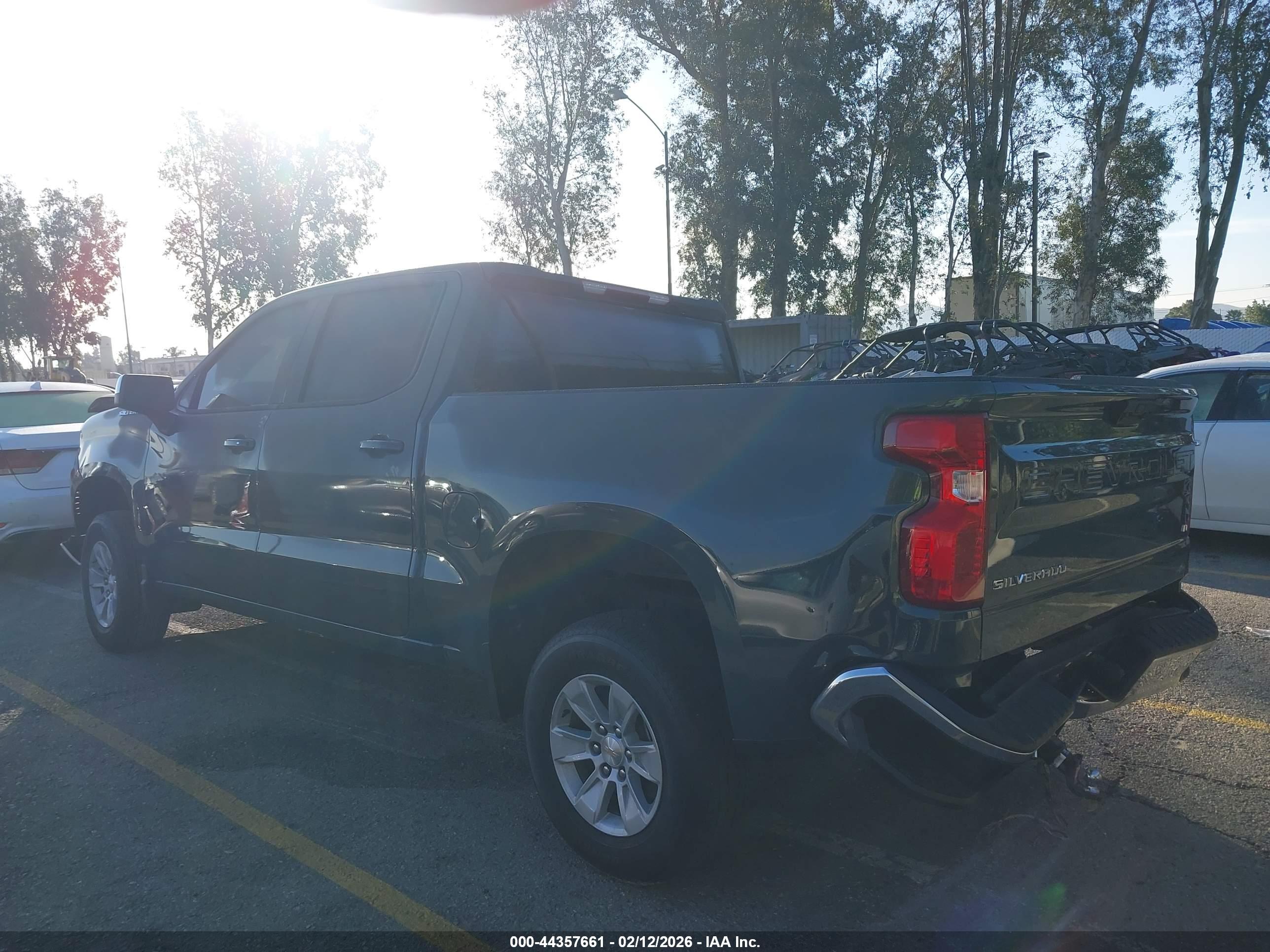 CHEVROLET SILVERADO image 3