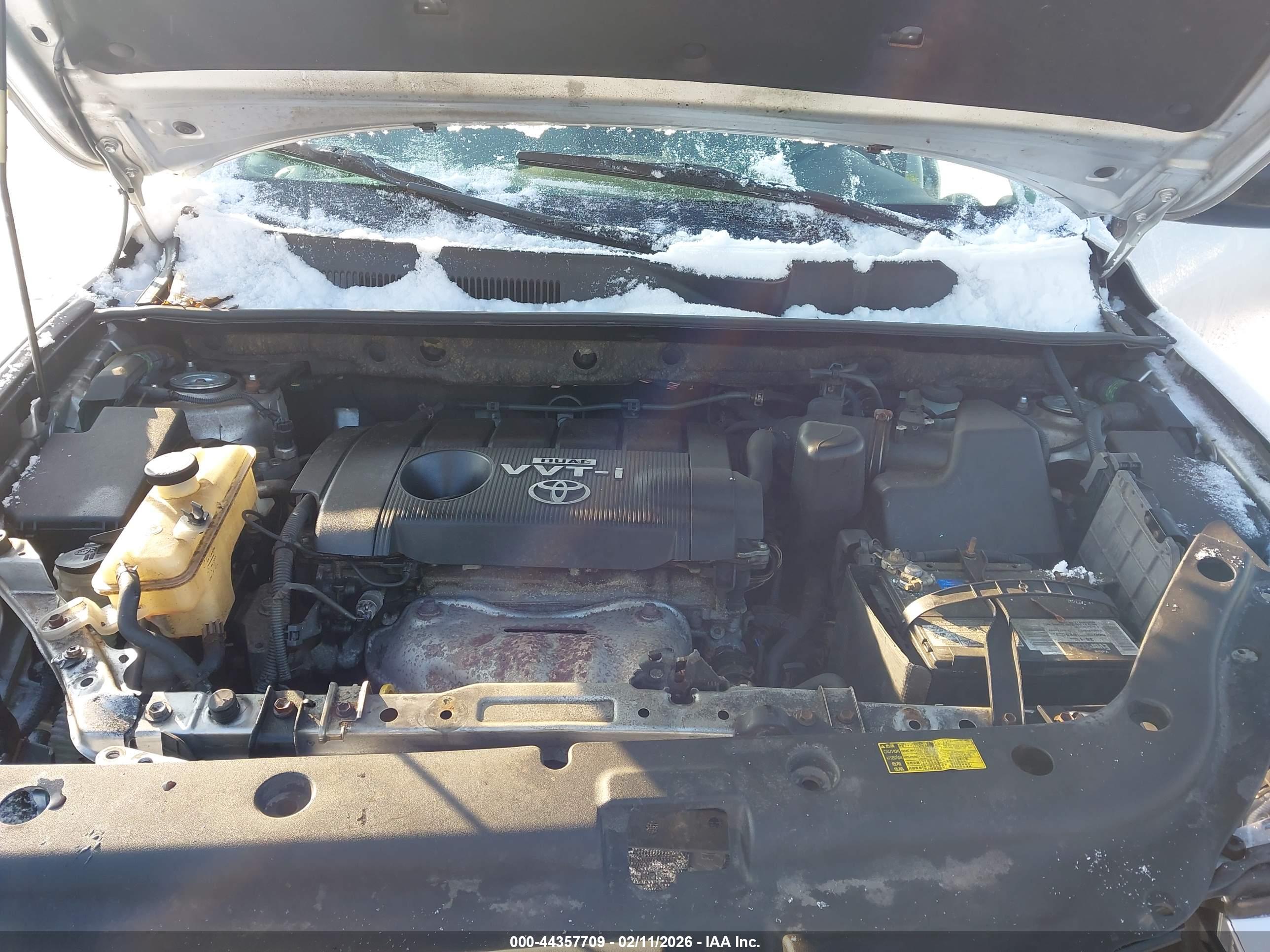 TOYOTA RAV4 image 10