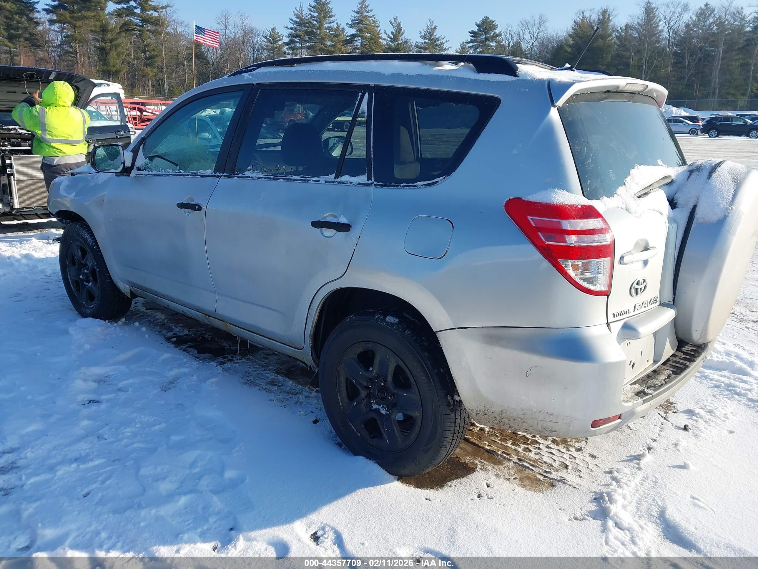 TOYOTA RAV4 image 3