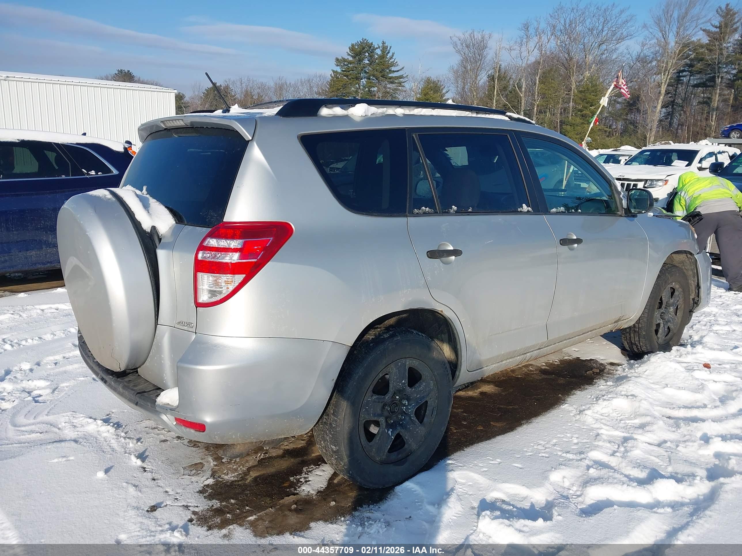 TOYOTA RAV4 image 4