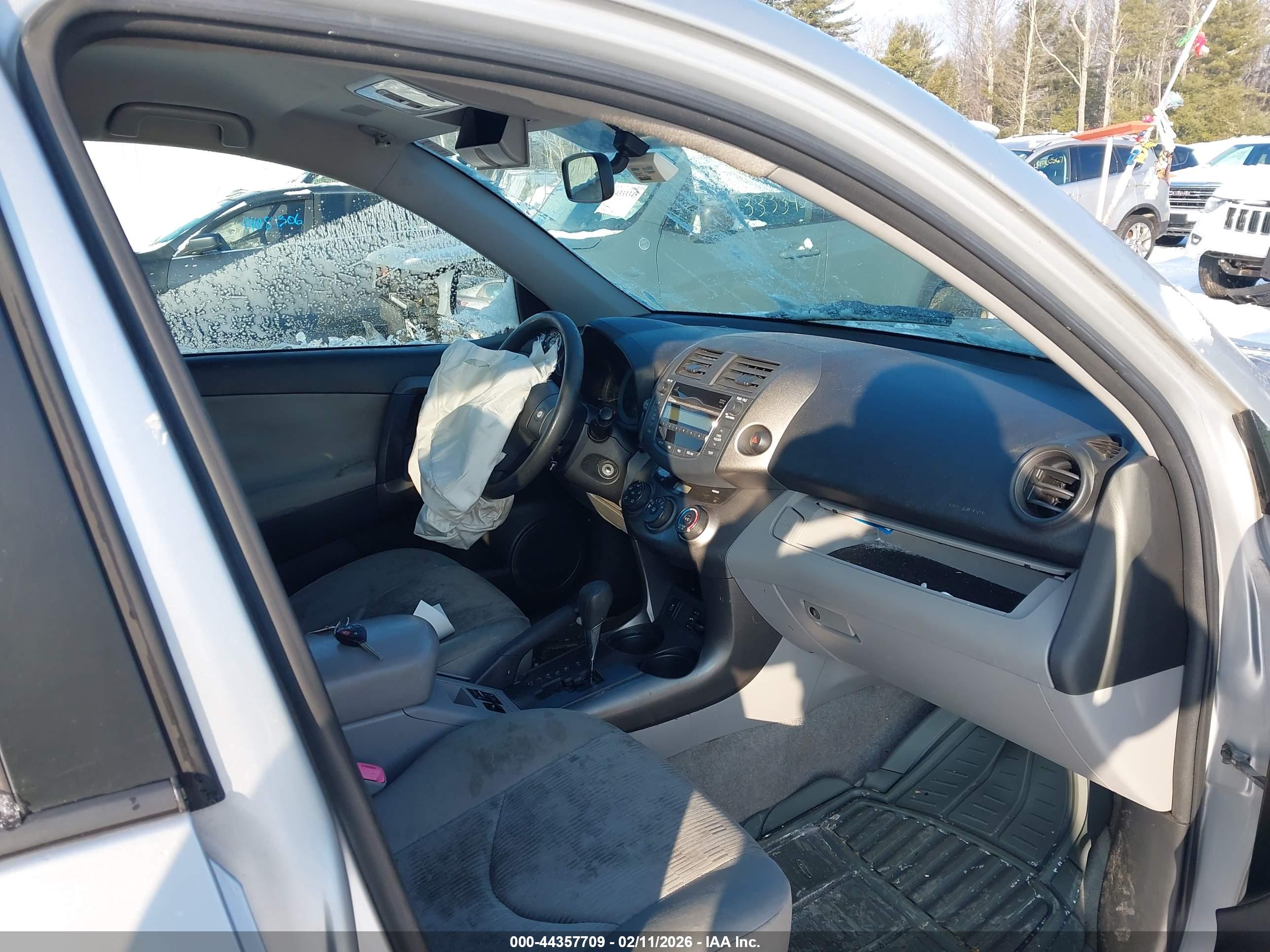 TOYOTA RAV4 image 5