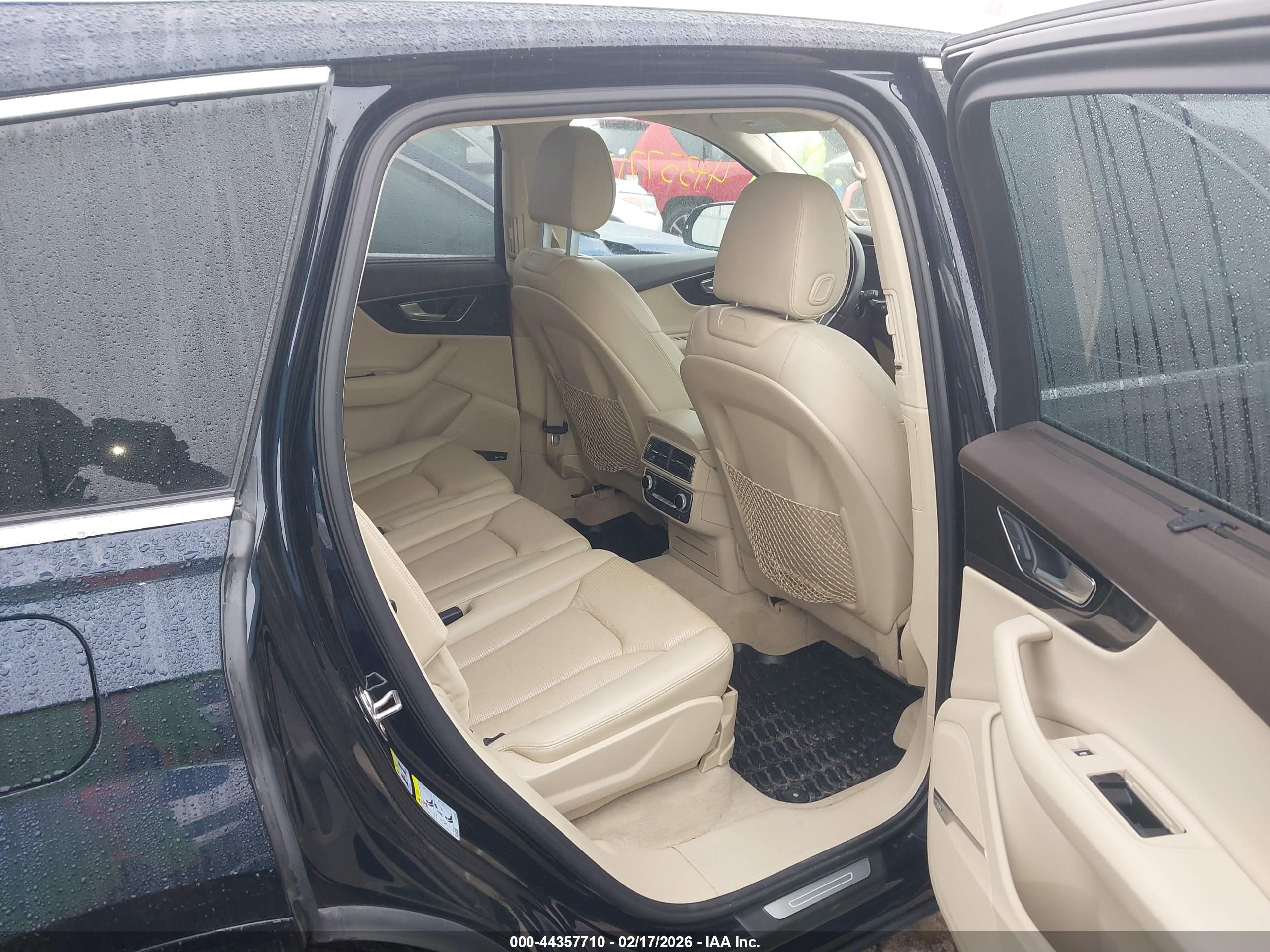AUDI Q7 image 8