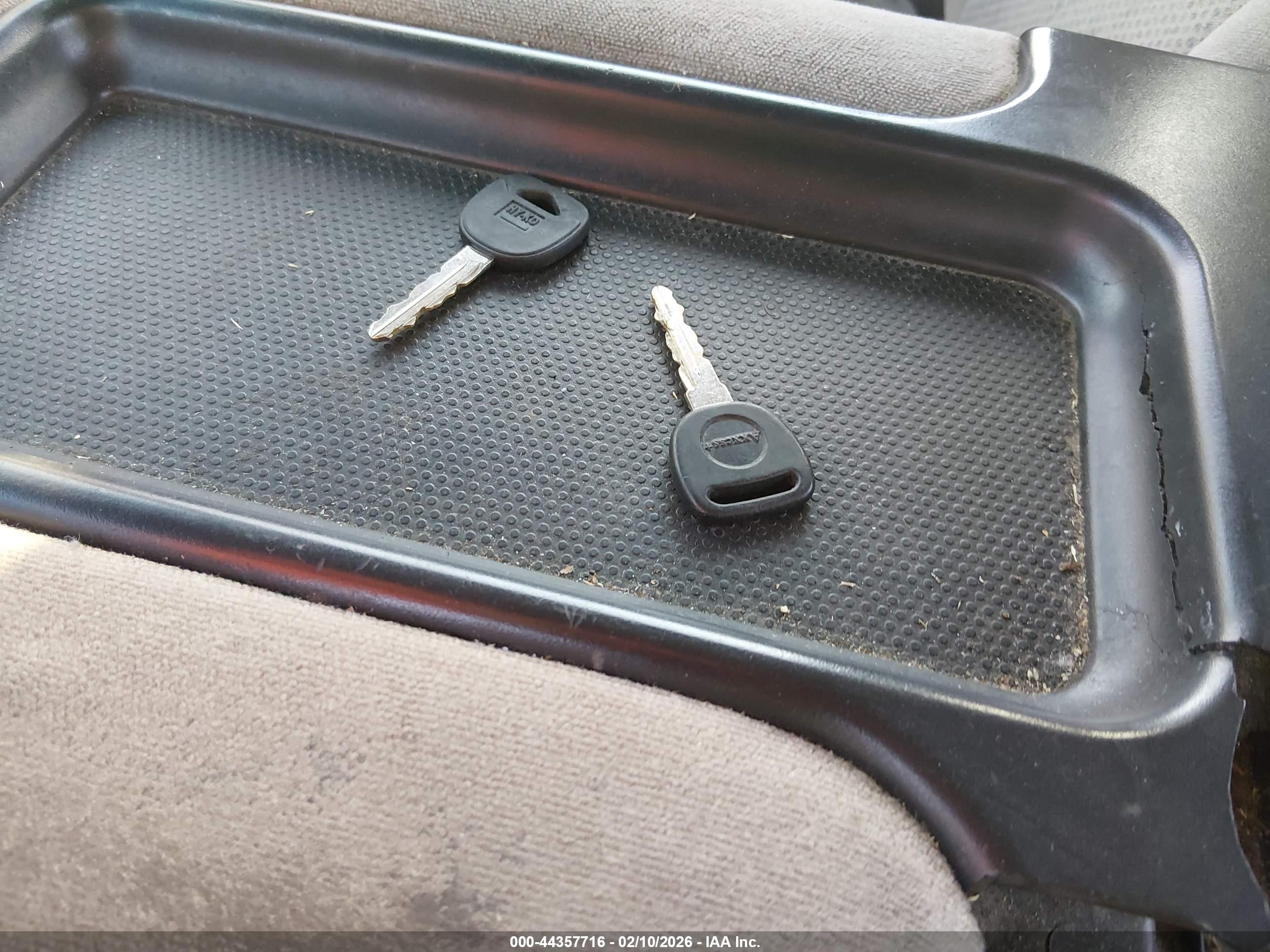 CHEVROLET SILVERADO image 11