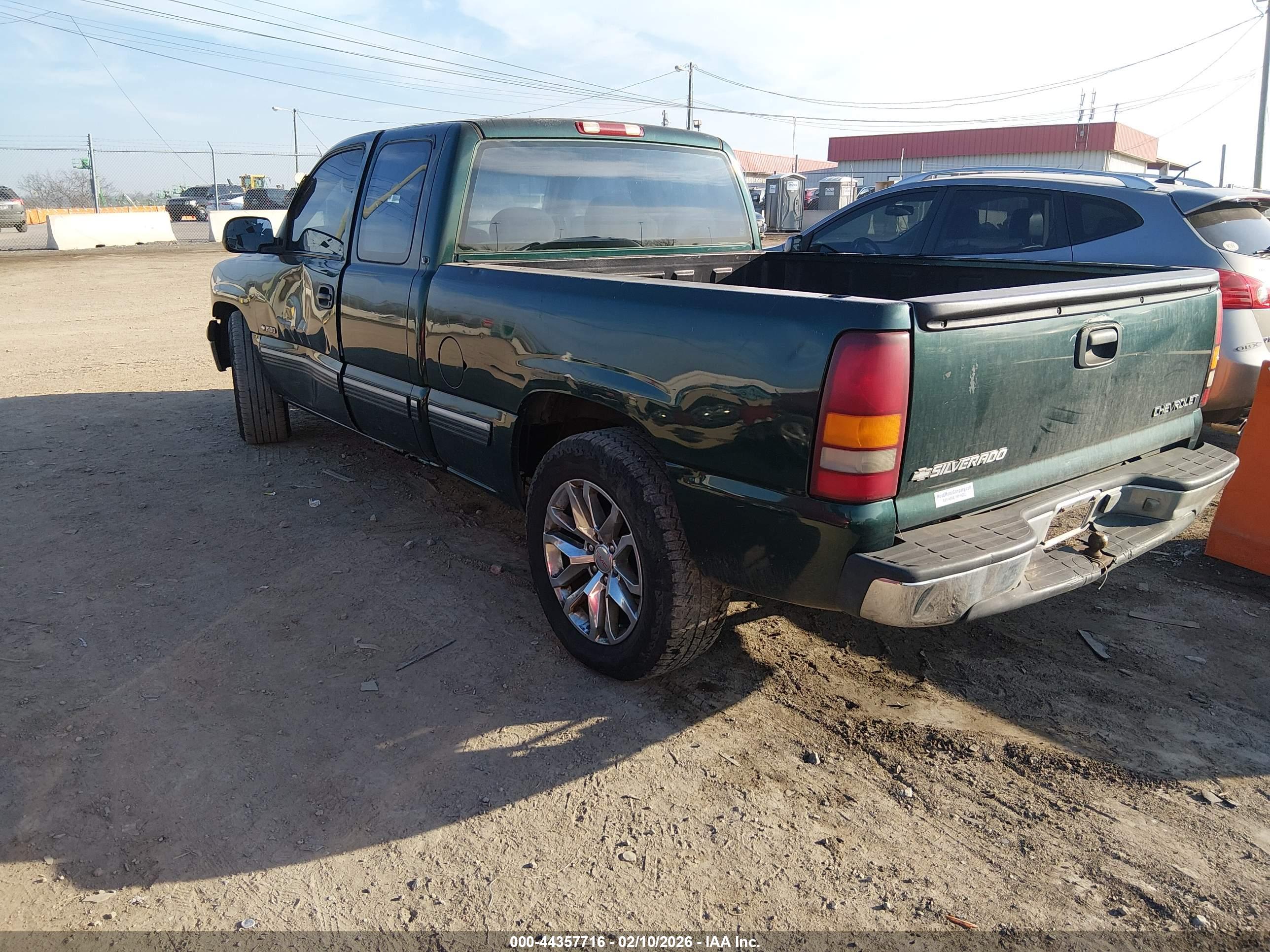 CHEVROLET SILVERADO image 3