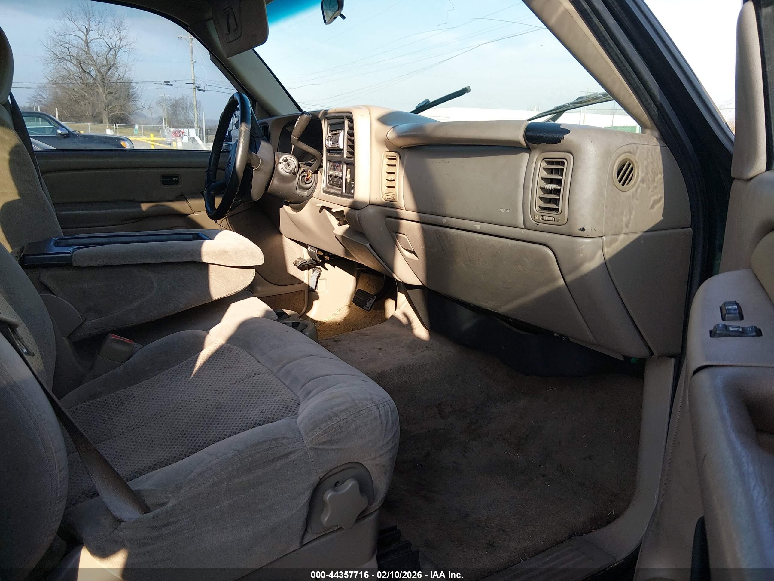 CHEVROLET SILVERADO image 5