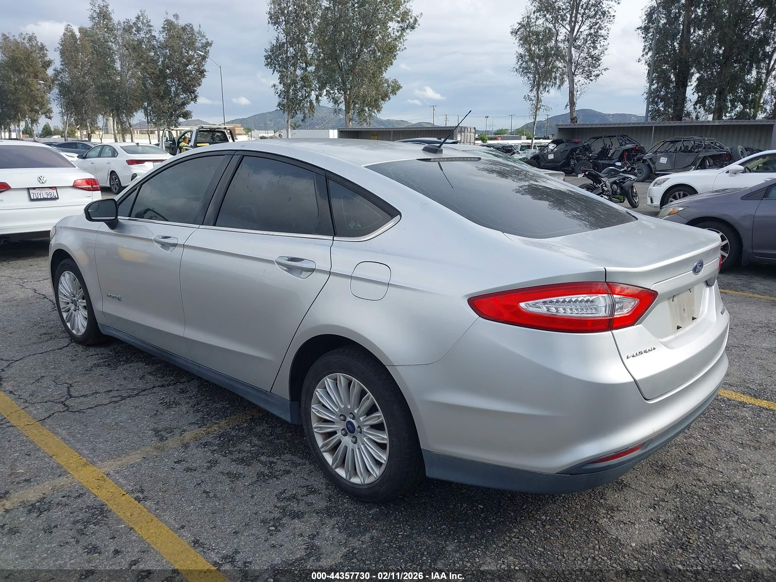 FORD FUSION image 3