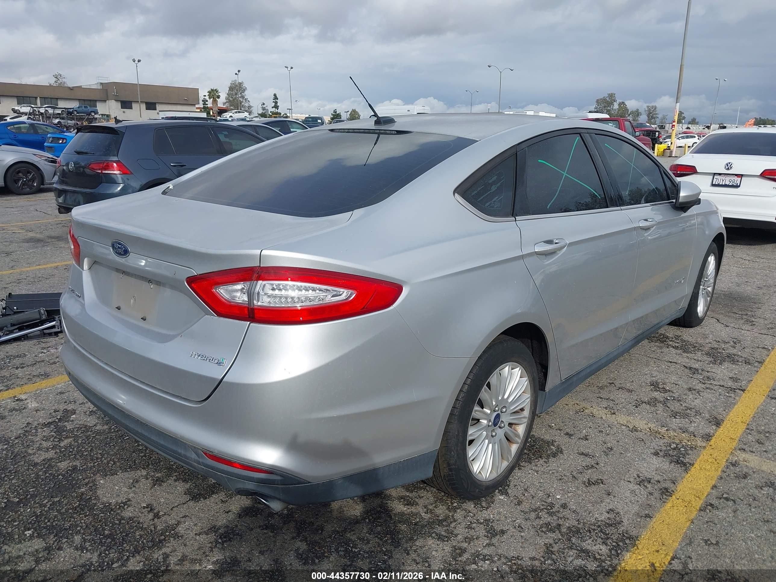 FORD FUSION image 4