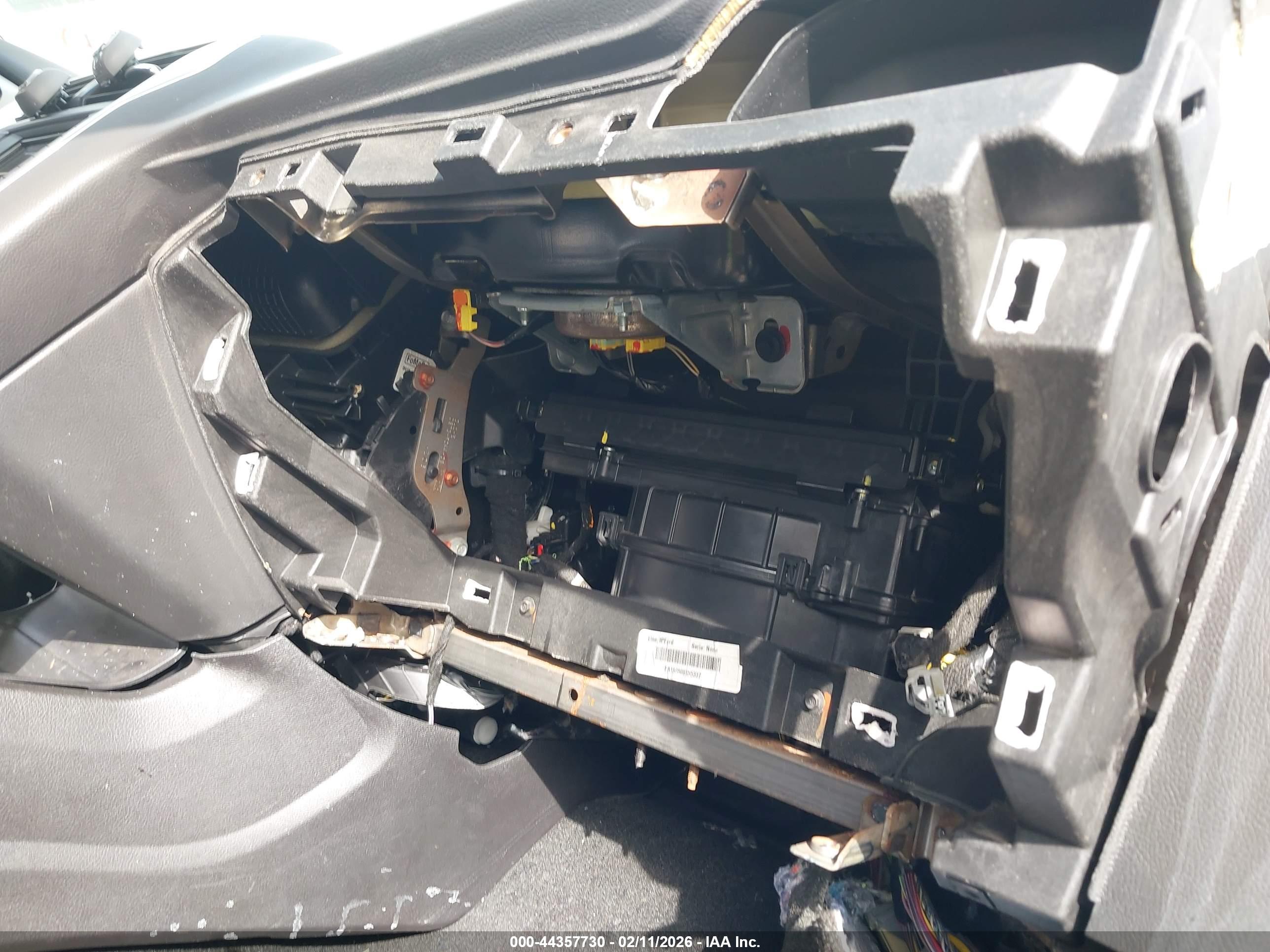 FORD FUSION image 6