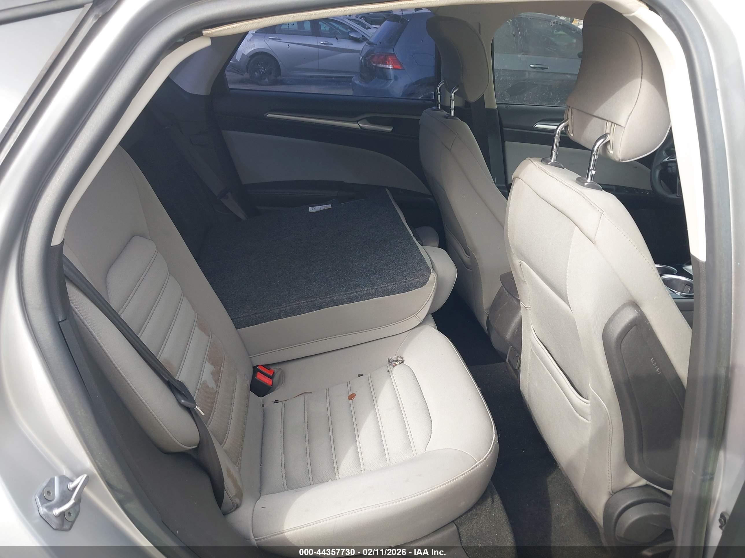 FORD FUSION image 8