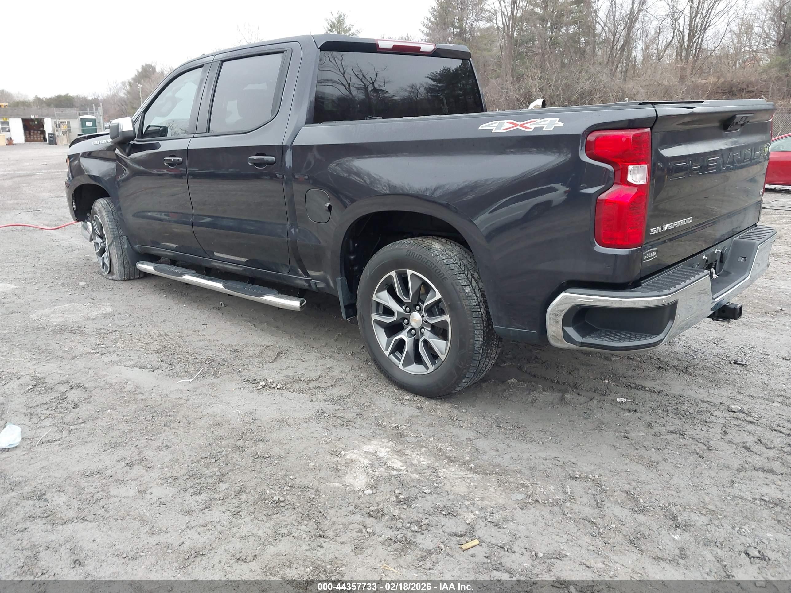CHEVROLET SILVERADO image 3