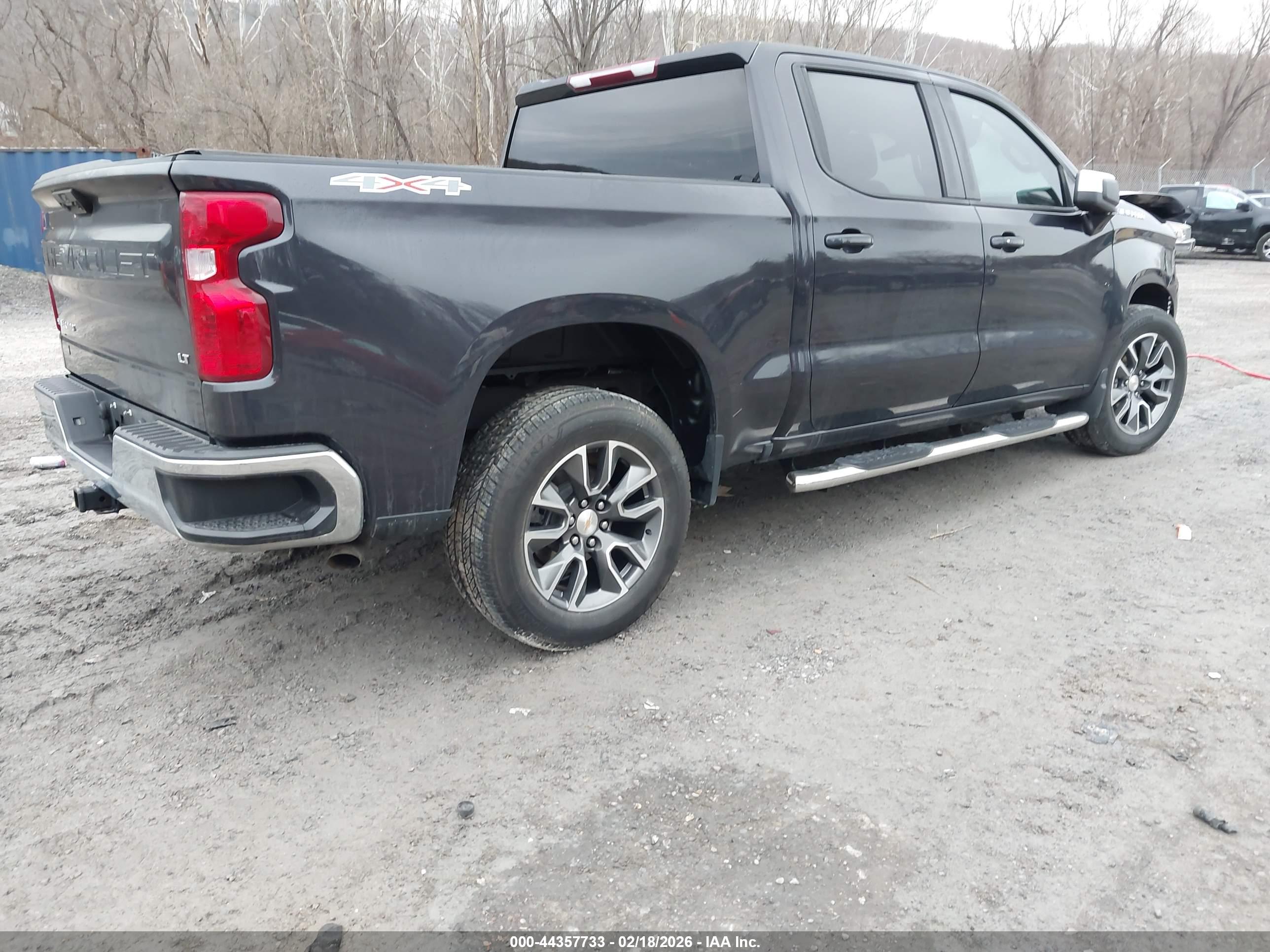 CHEVROLET SILVERADO image 4