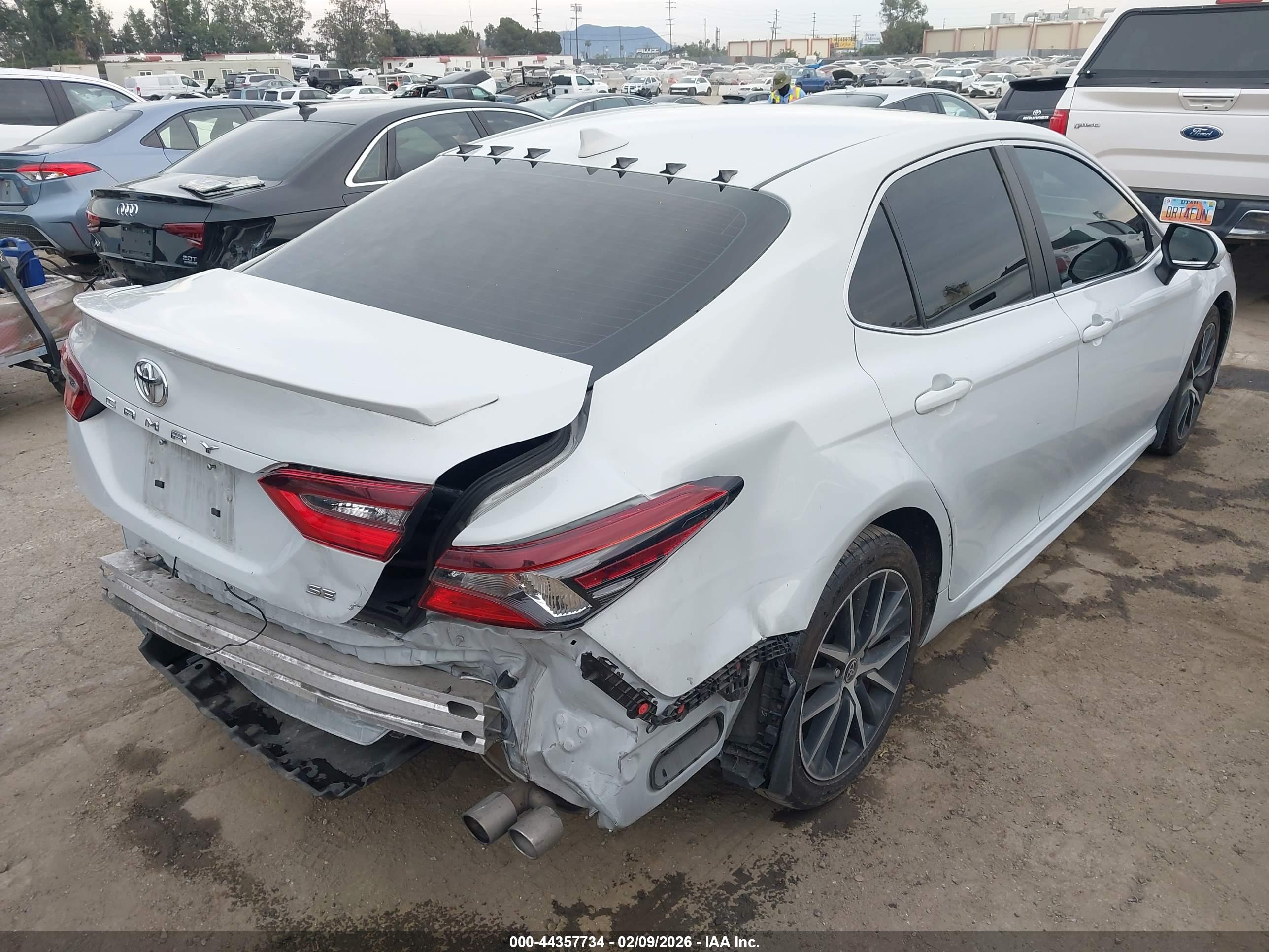 TOYOTA CAMRY image 4