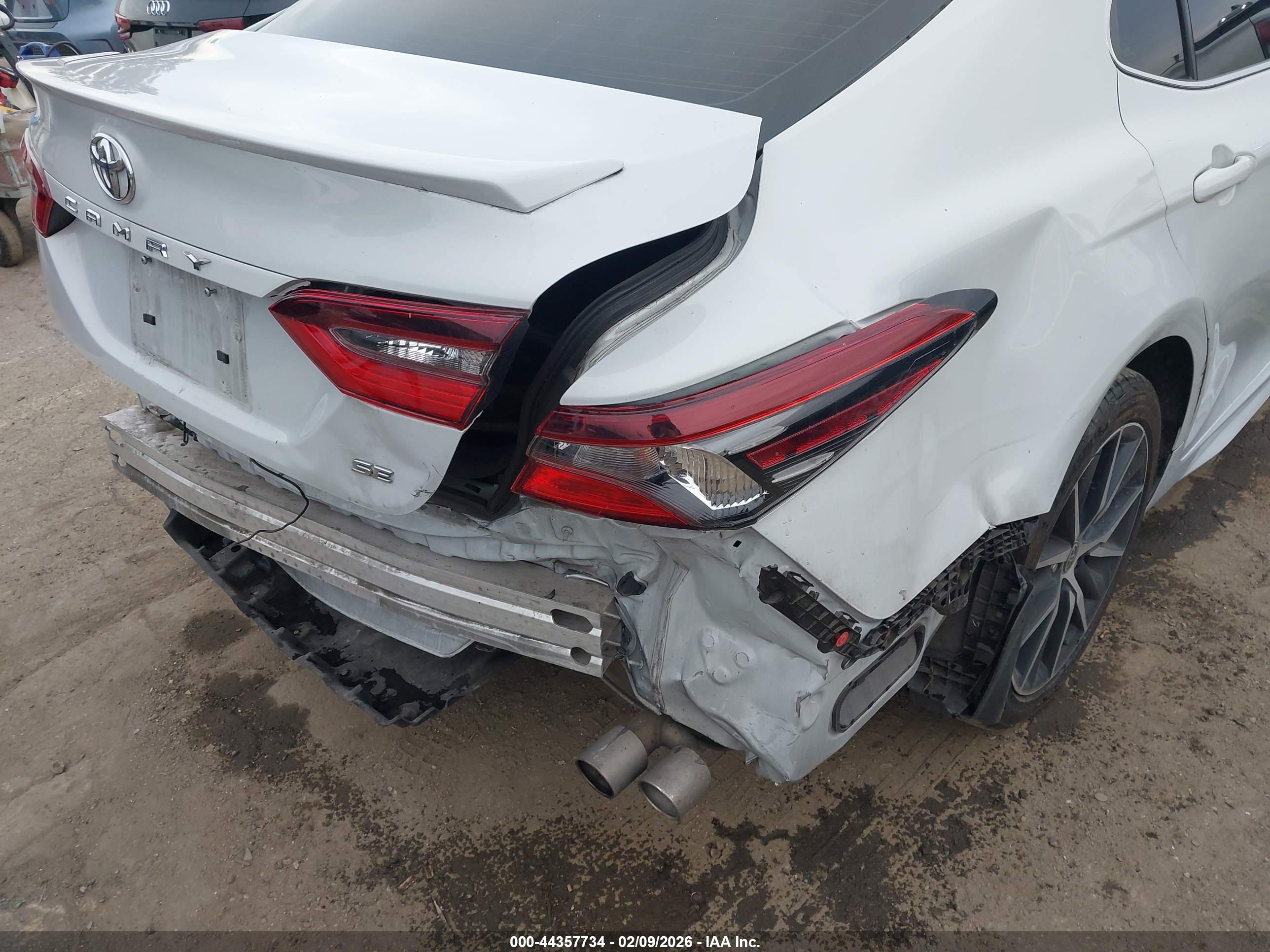 TOYOTA CAMRY image 6