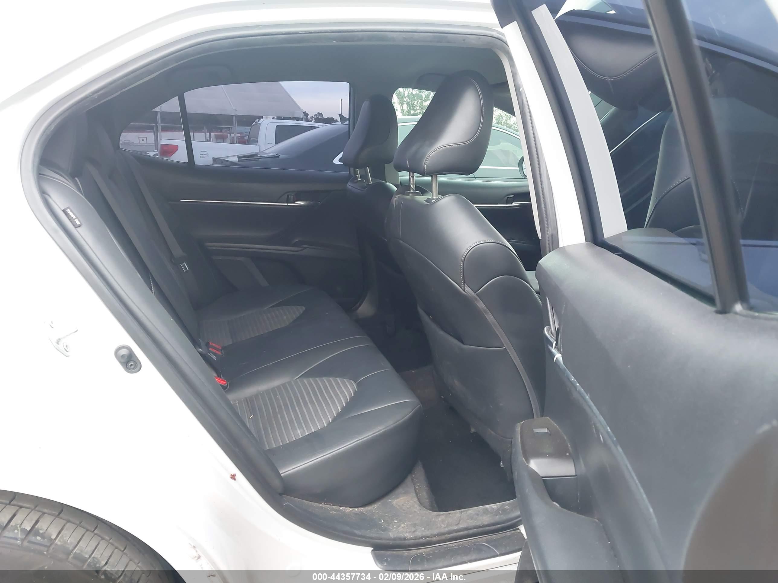 TOYOTA CAMRY image 8