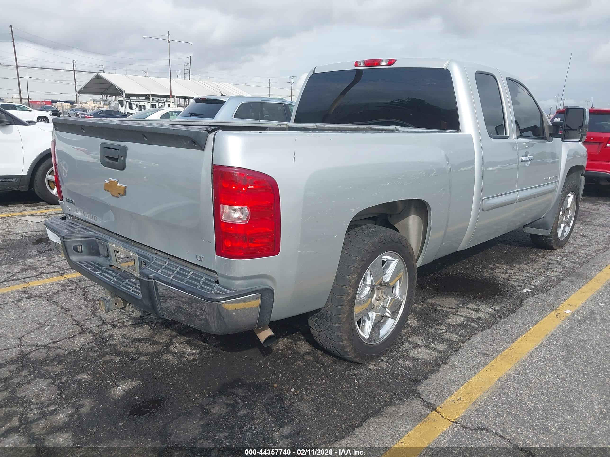 CHEVROLET SILVERADO image 4