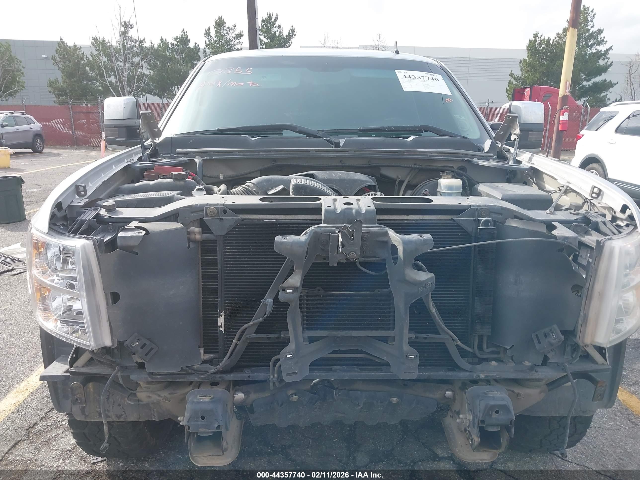 CHEVROLET SILVERADO image 6