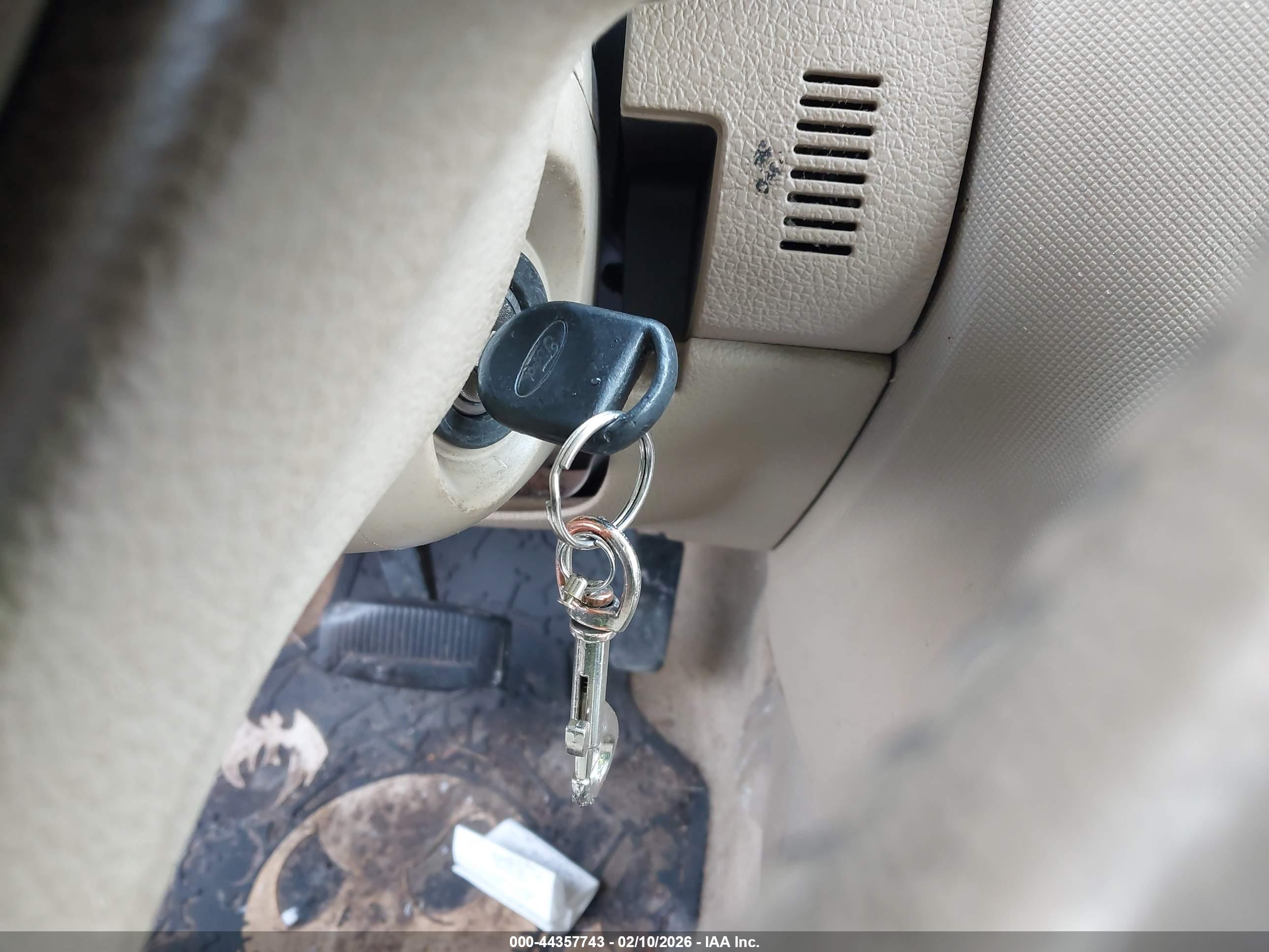 FORD EXPLORER image 11