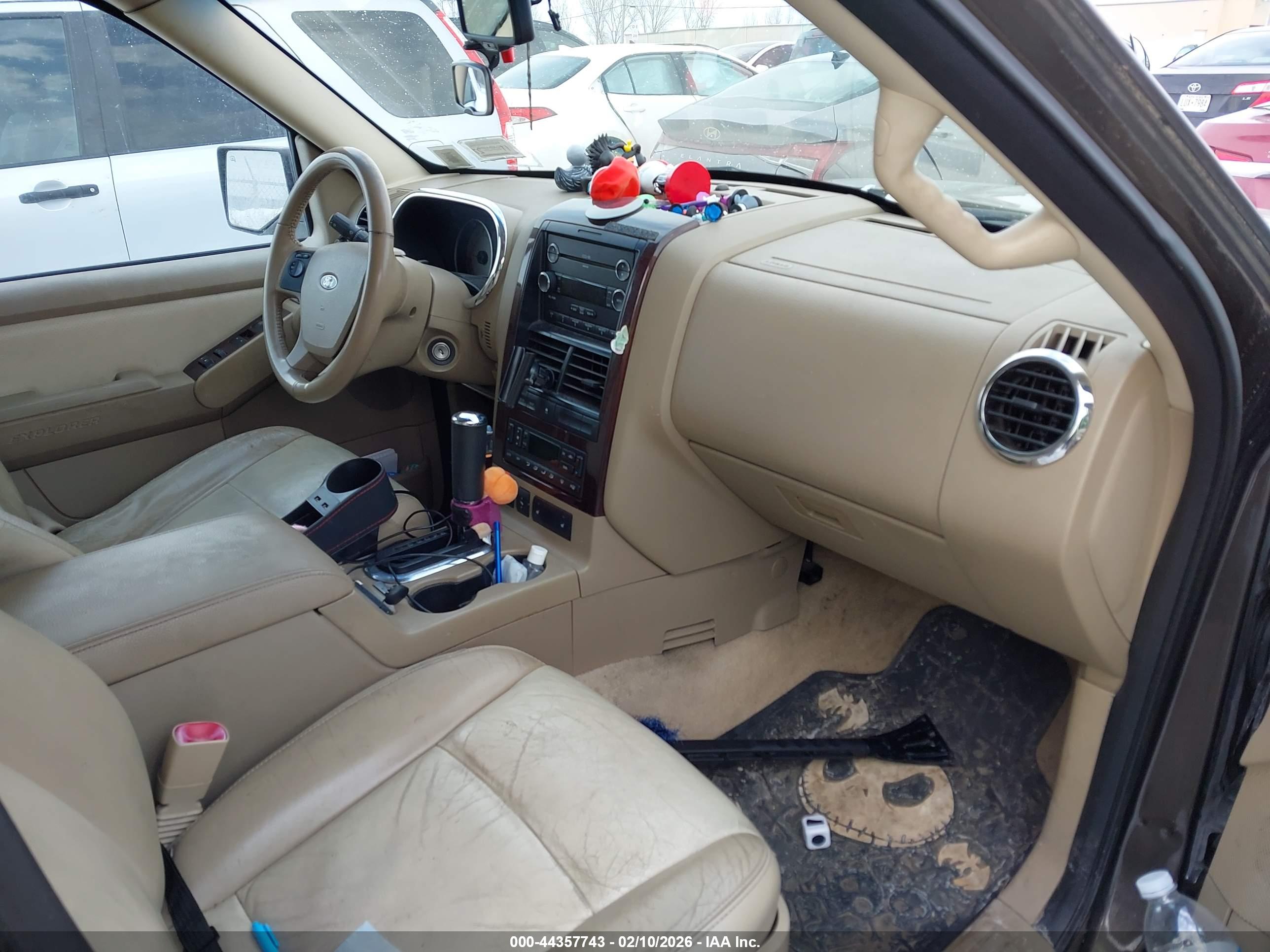 FORD EXPLORER image 5