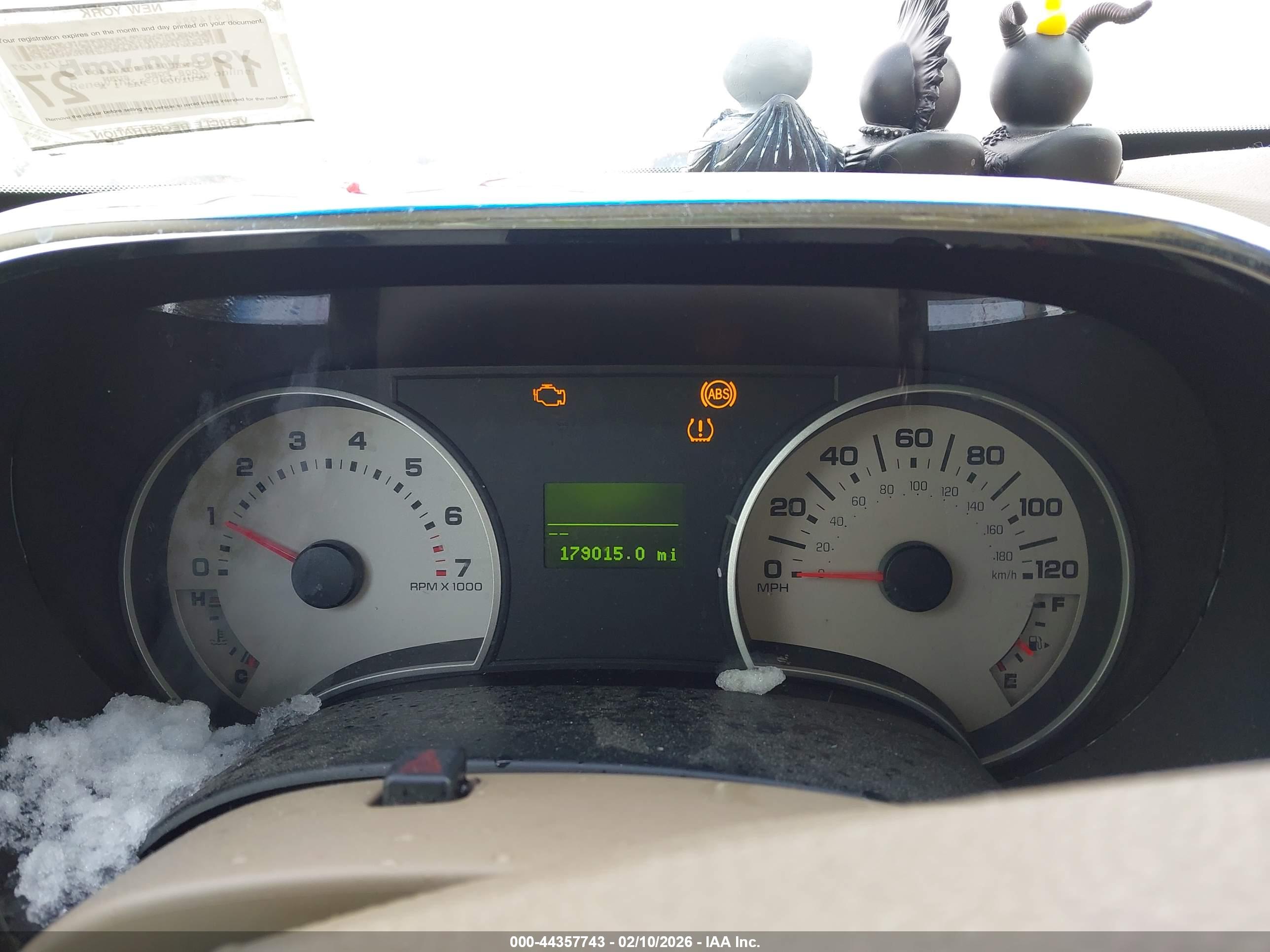 FORD EXPLORER image 7