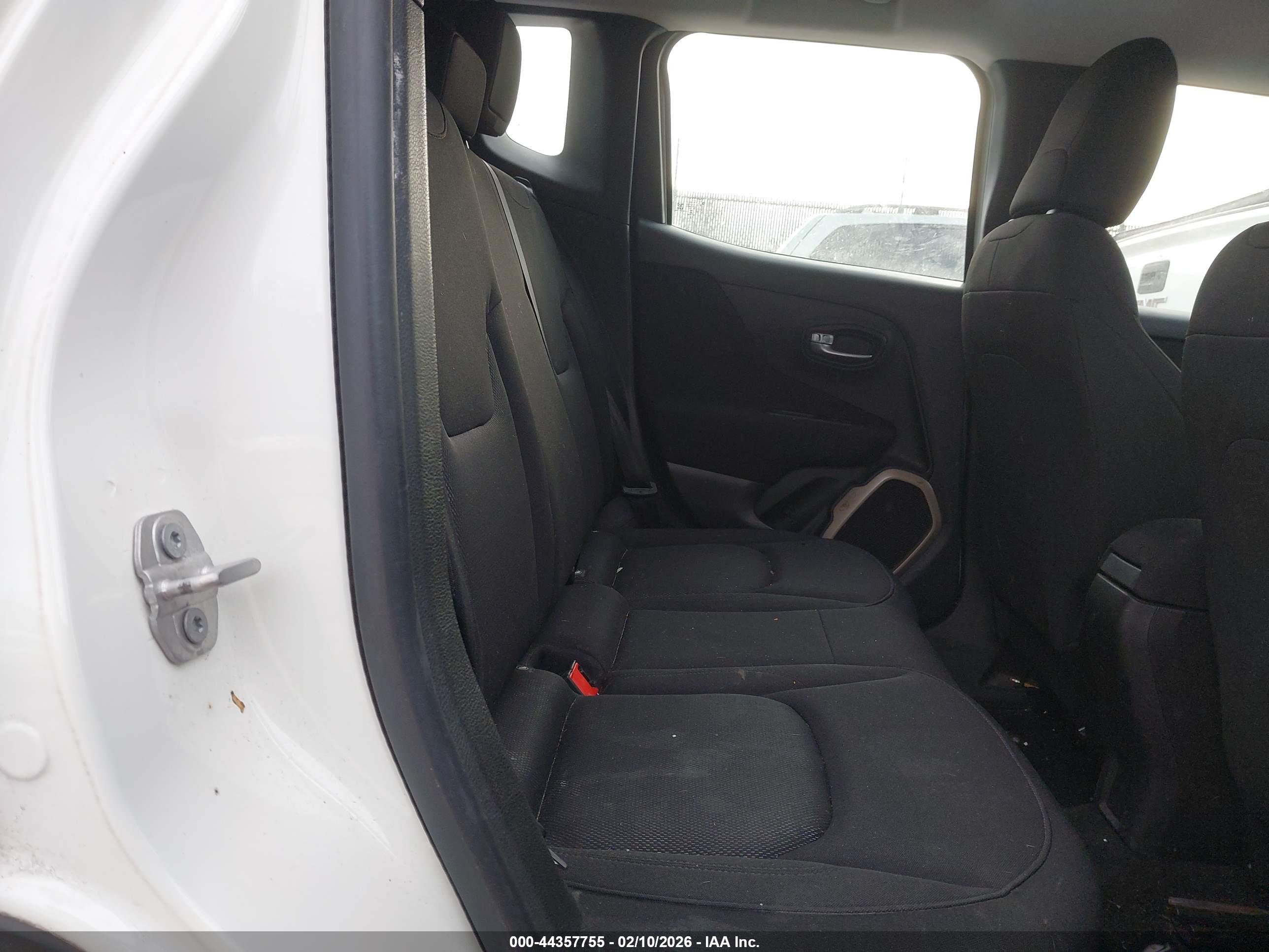 JEEP RENEGADE image 8