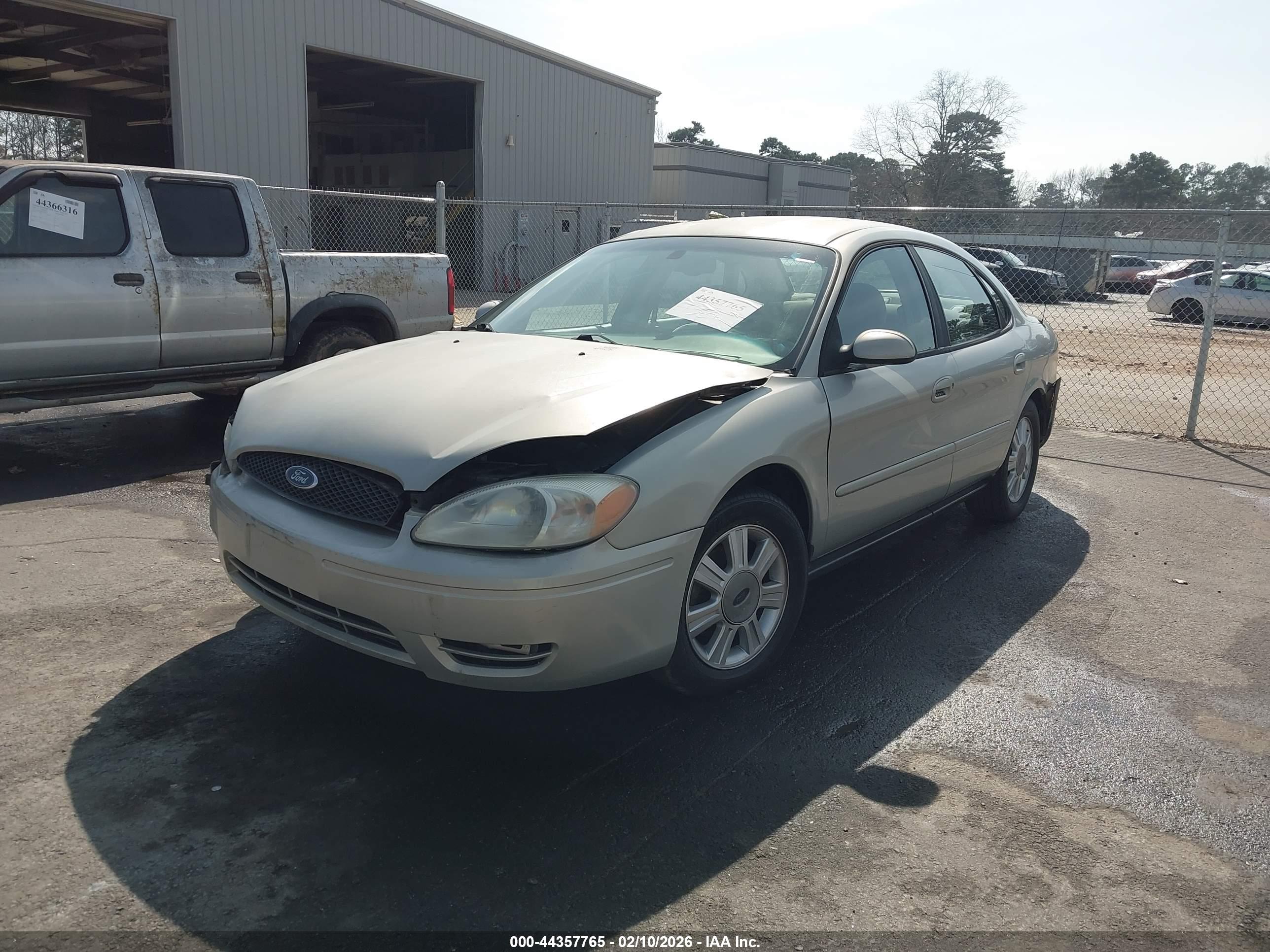 FORD TAURUS image 2