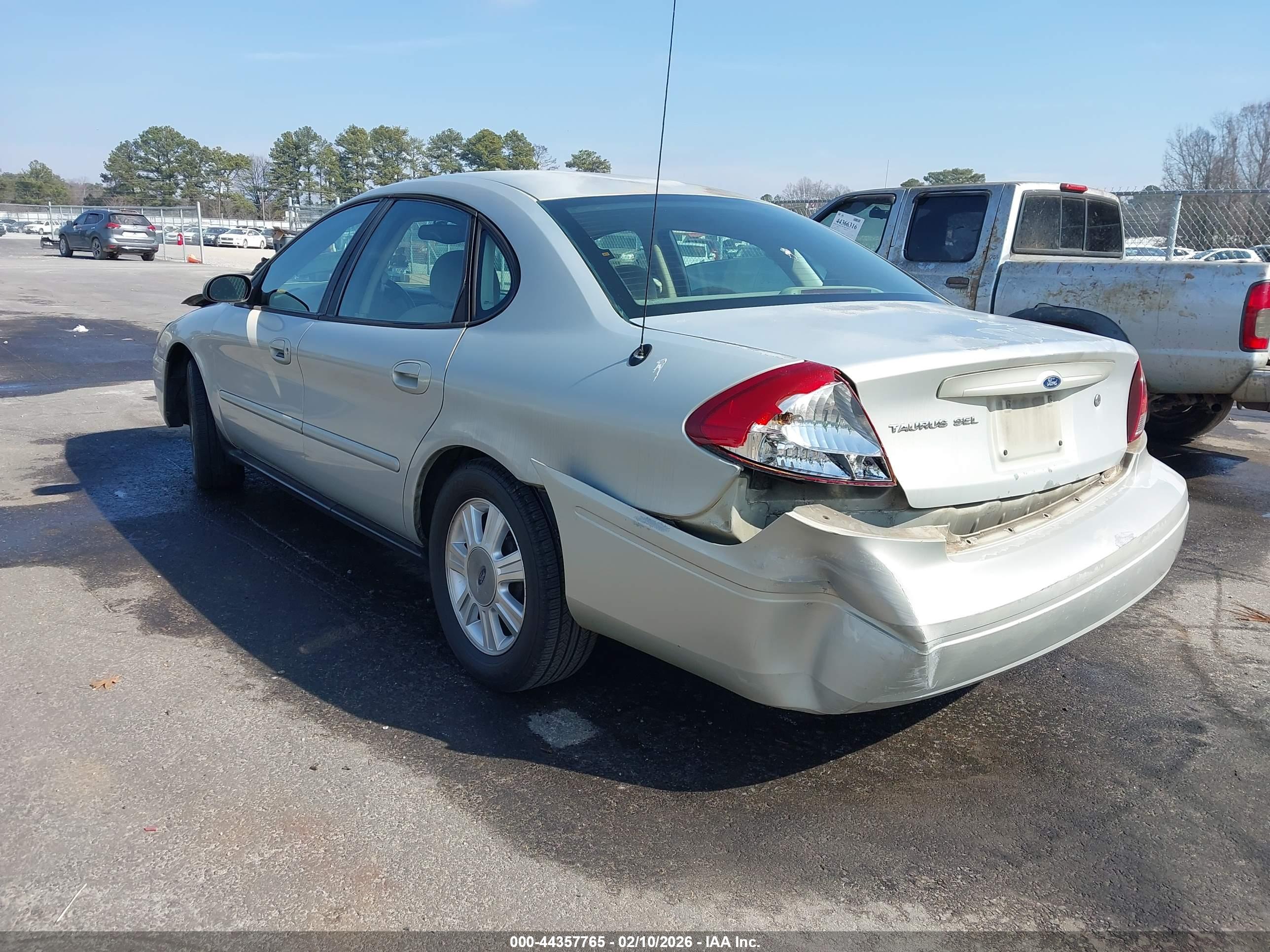 FORD TAURUS image 3