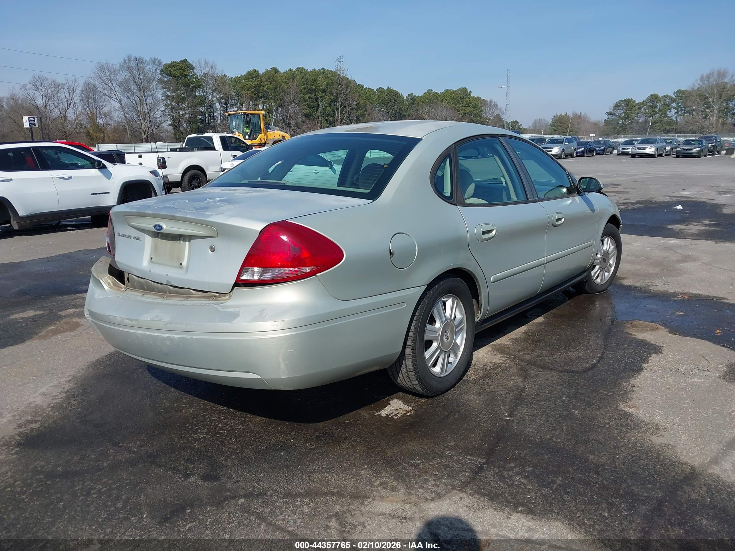 FORD TAURUS image 4