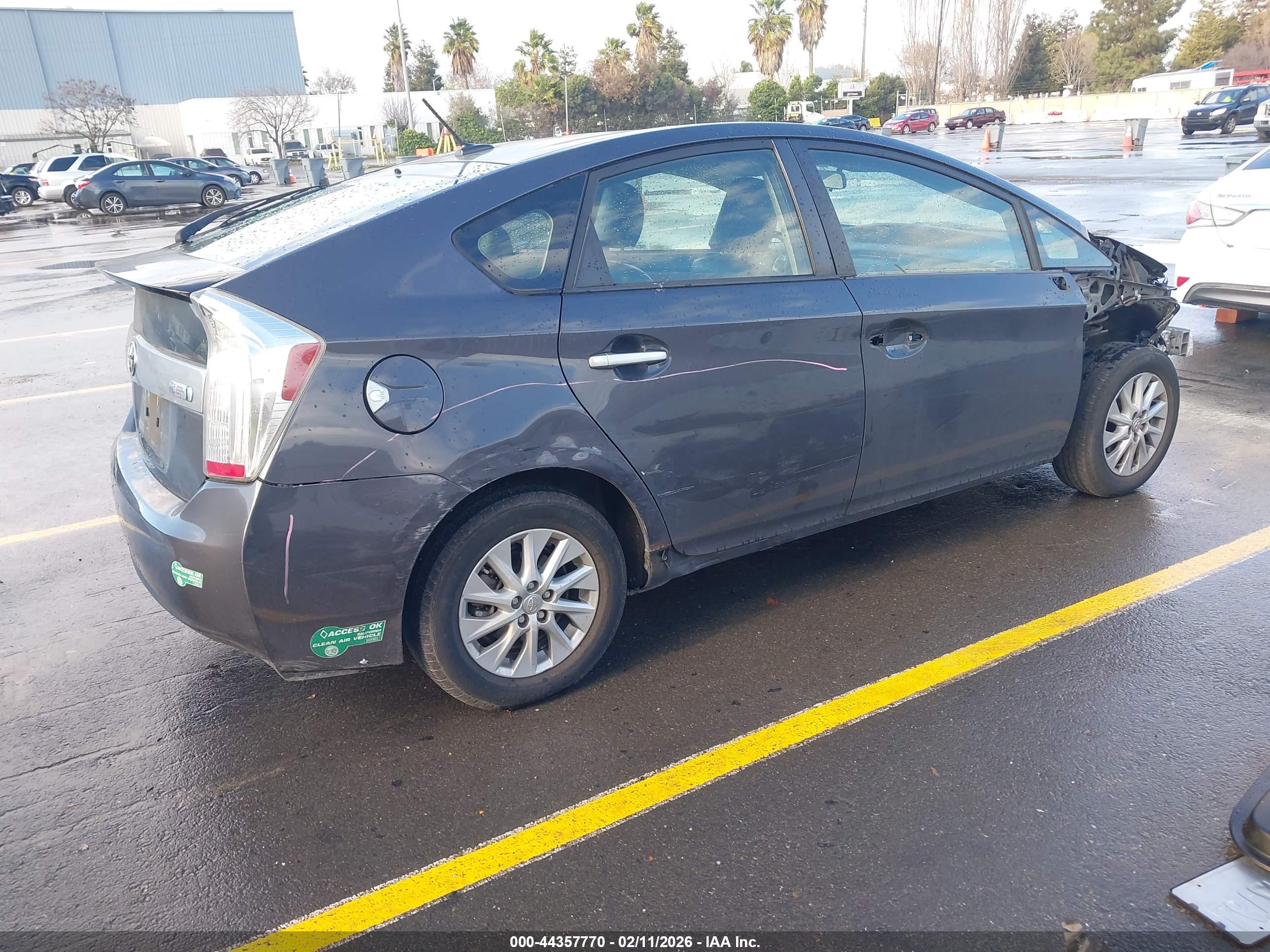 TOYOTA PRIUS image 4