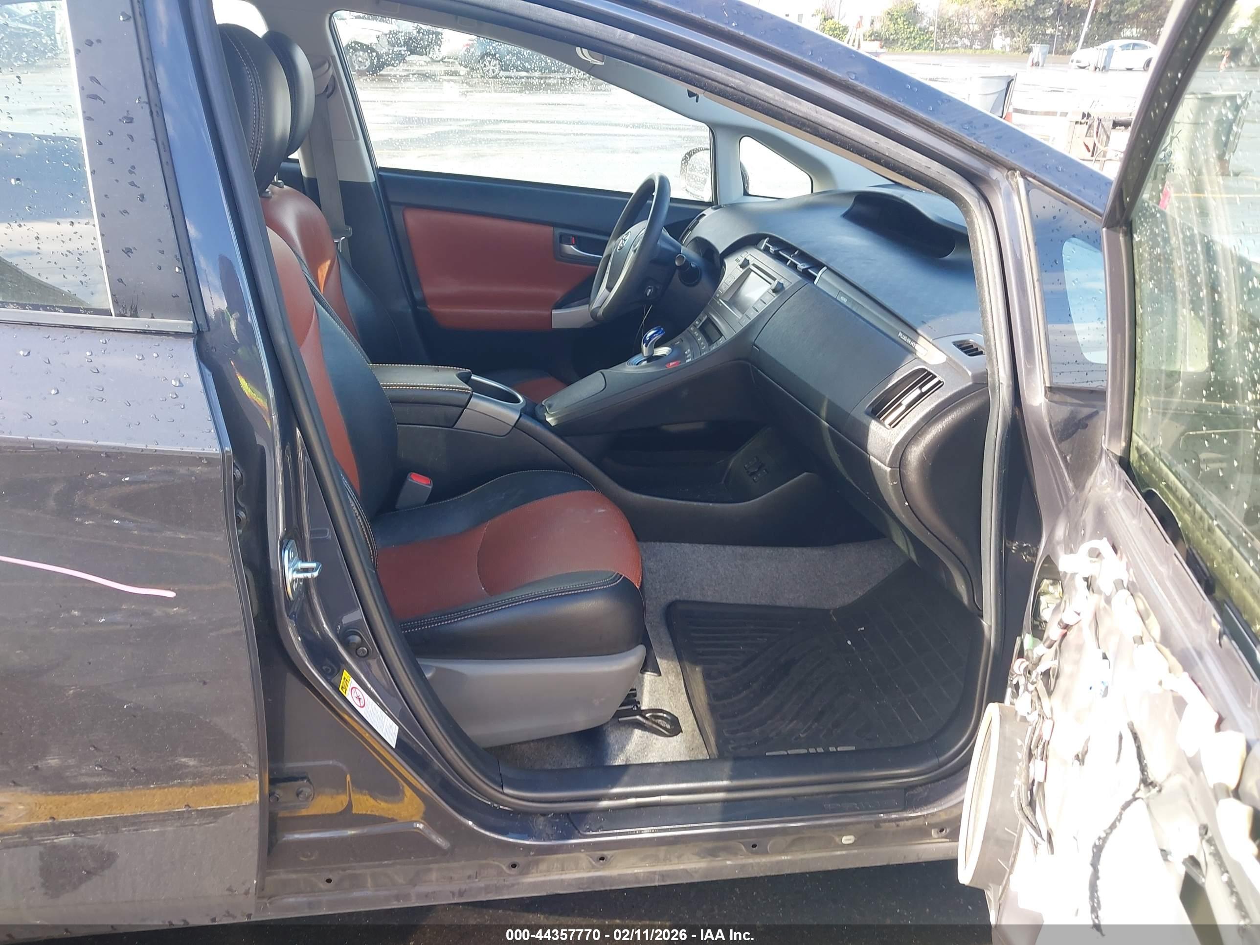 TOYOTA PRIUS image 5