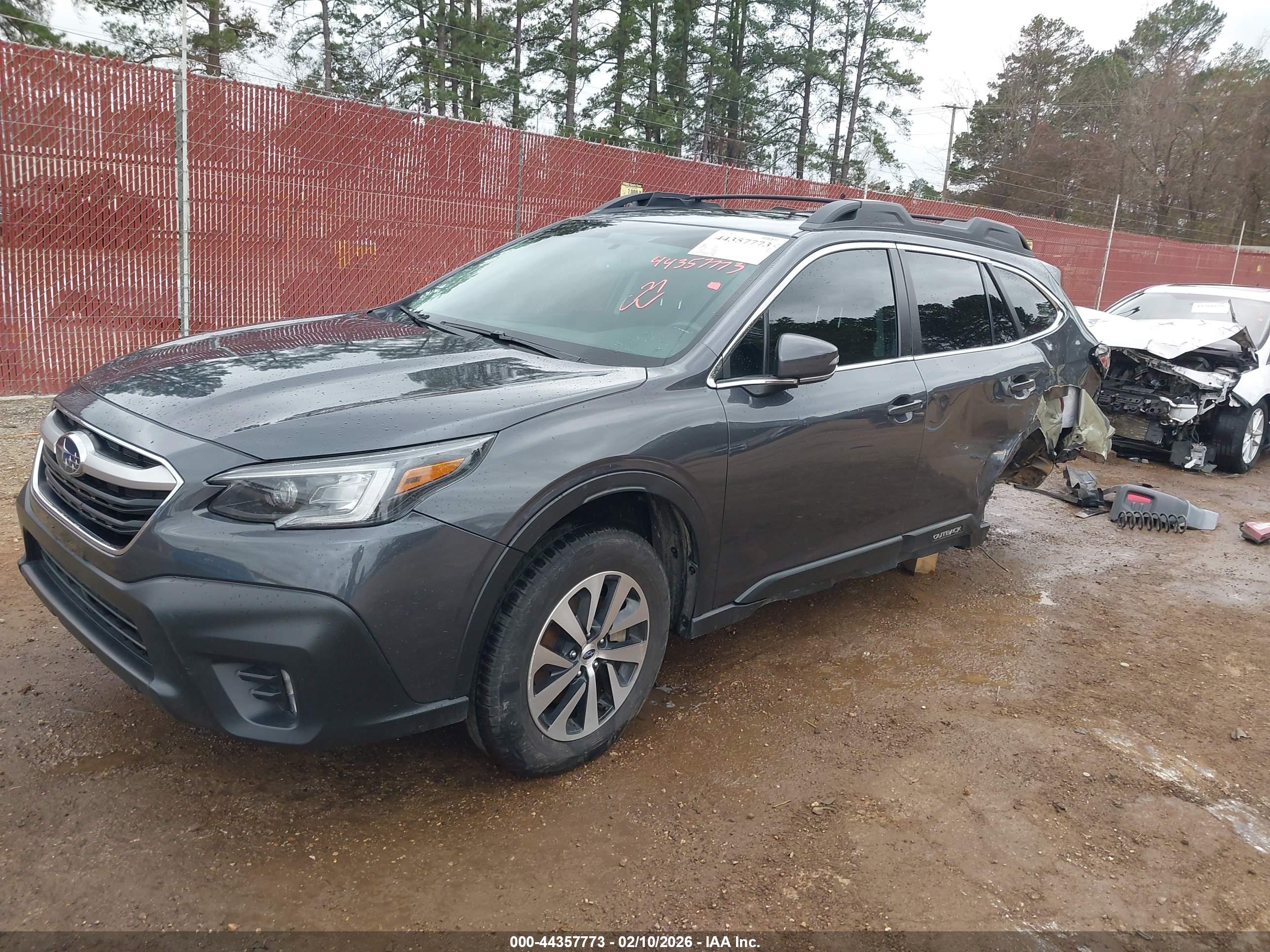 SUBARU OUTBACK image 2