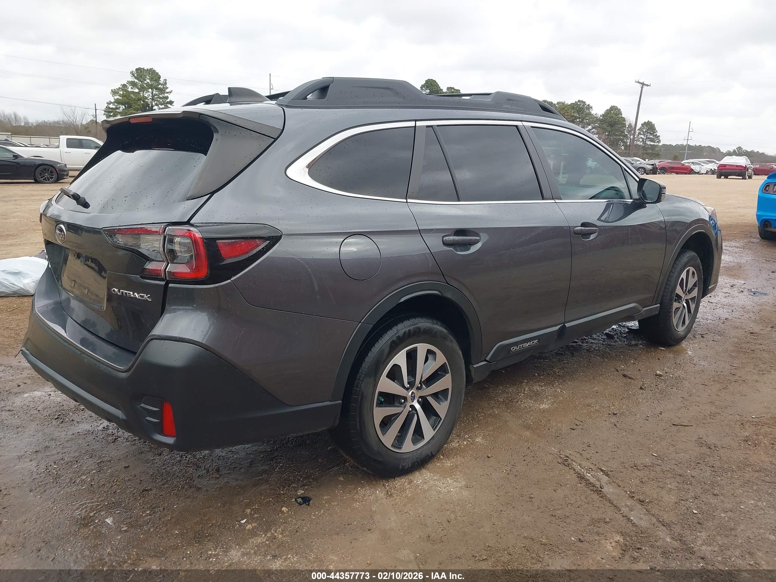 SUBARU OUTBACK image 4