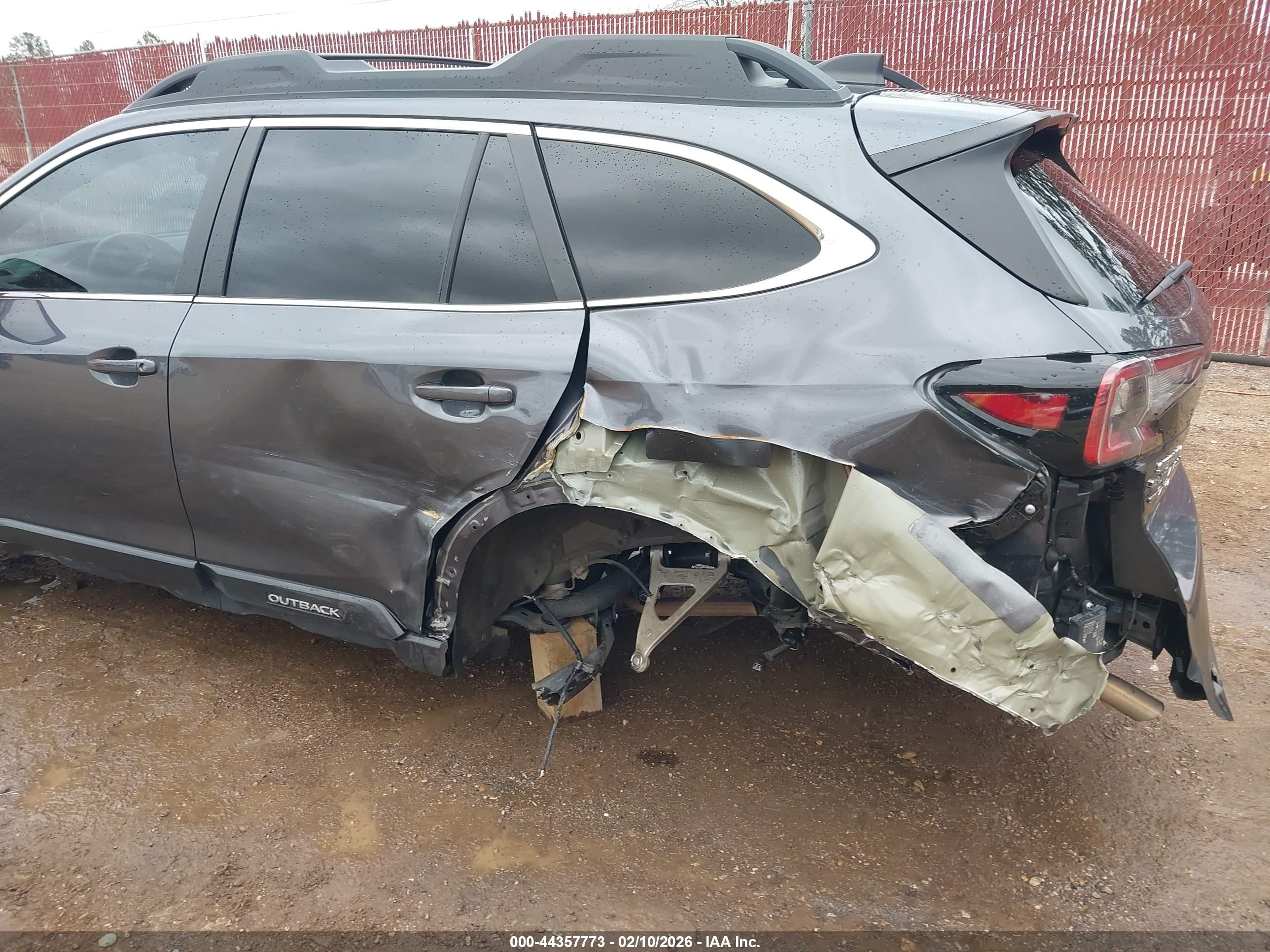 SUBARU OUTBACK image 6