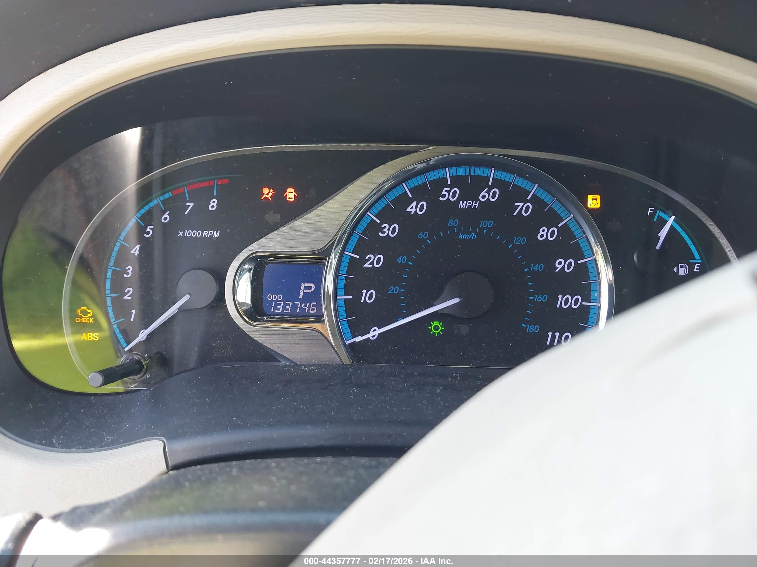 TOYOTA SIENNA image 7
