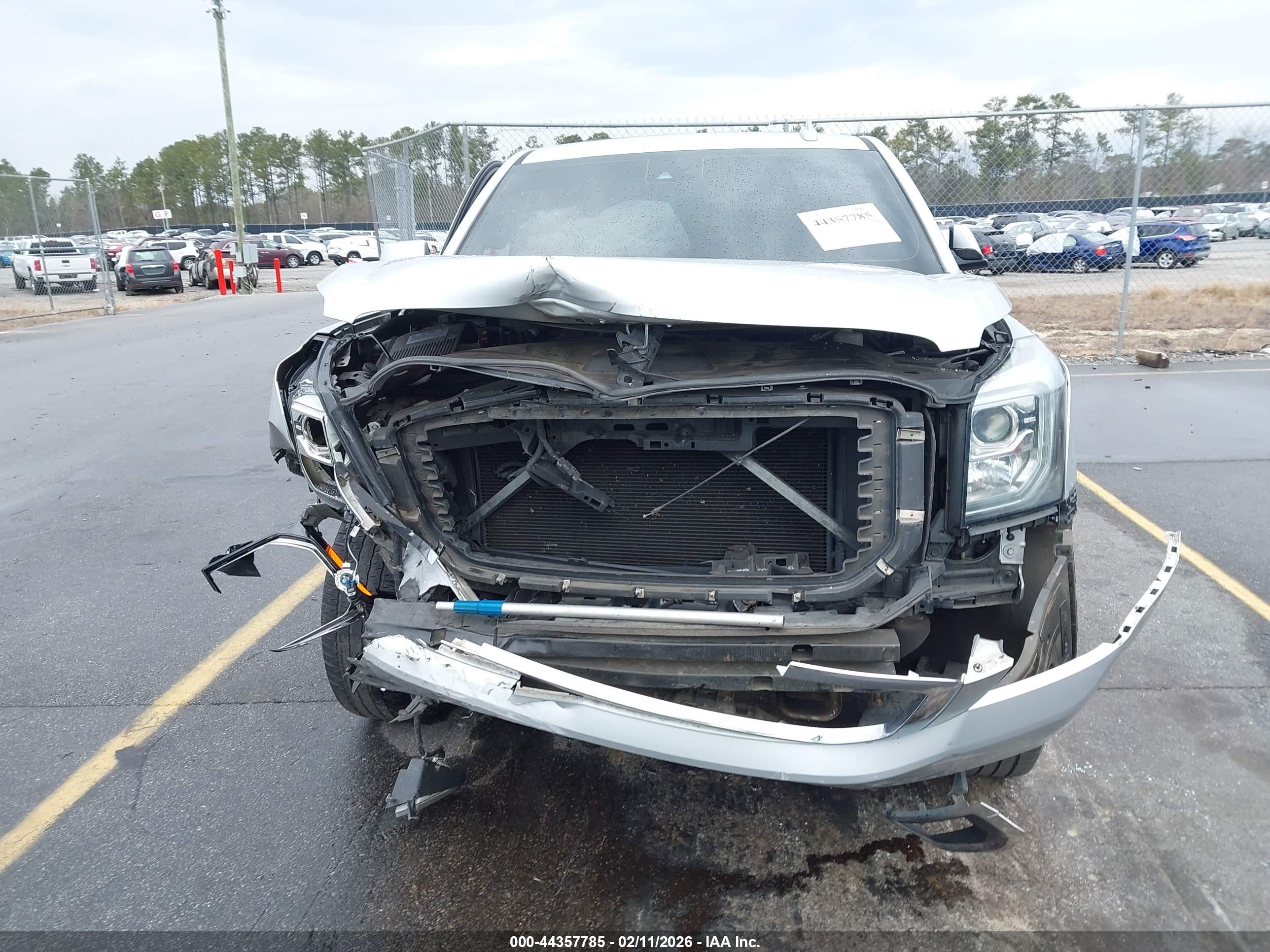 GMC YUKON image 6
