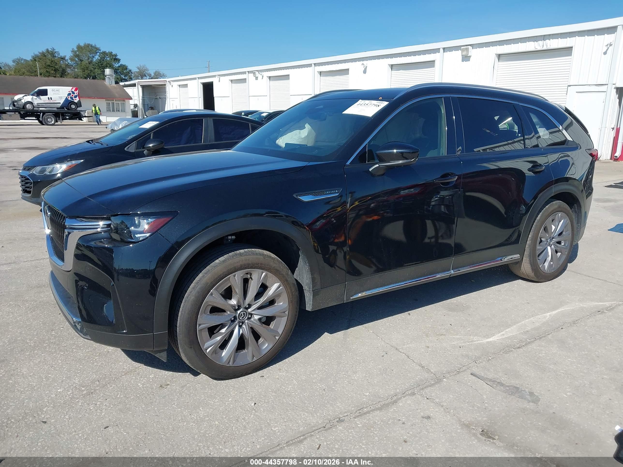 MAZDA CX-90 image 2