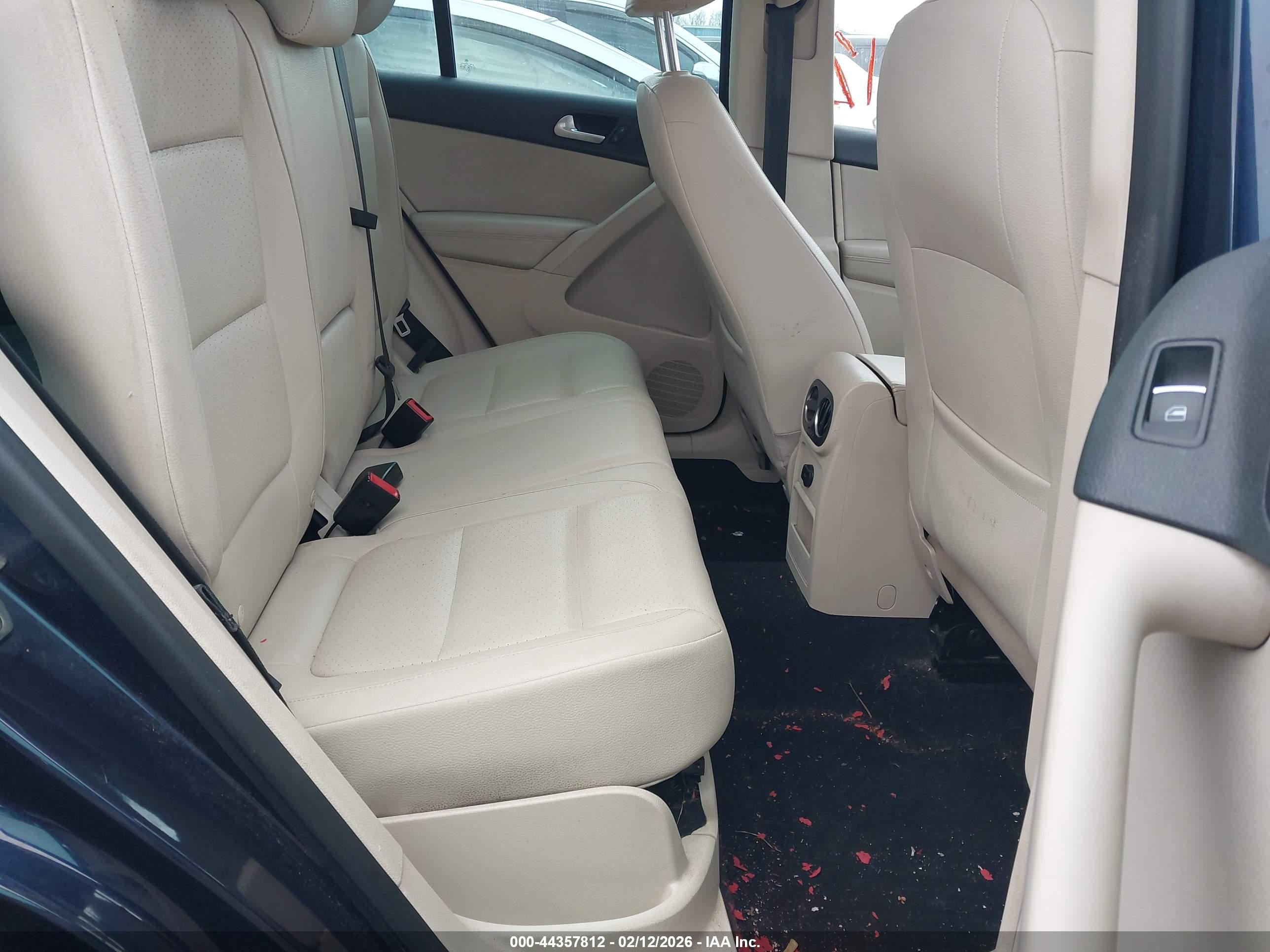 VOLKSWAGEN TIGUAN image 8