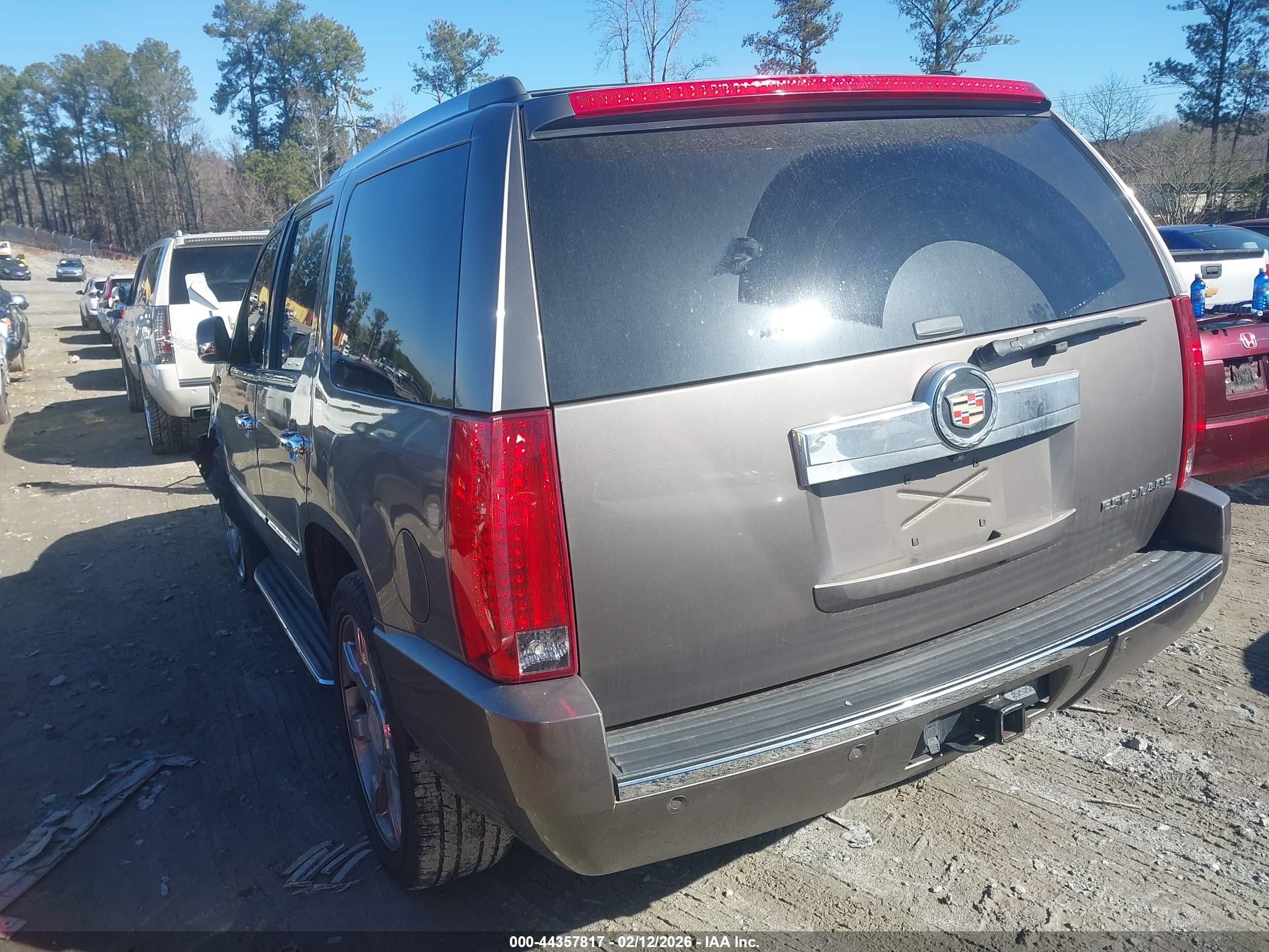 CADILLAC ESCALADE image 3