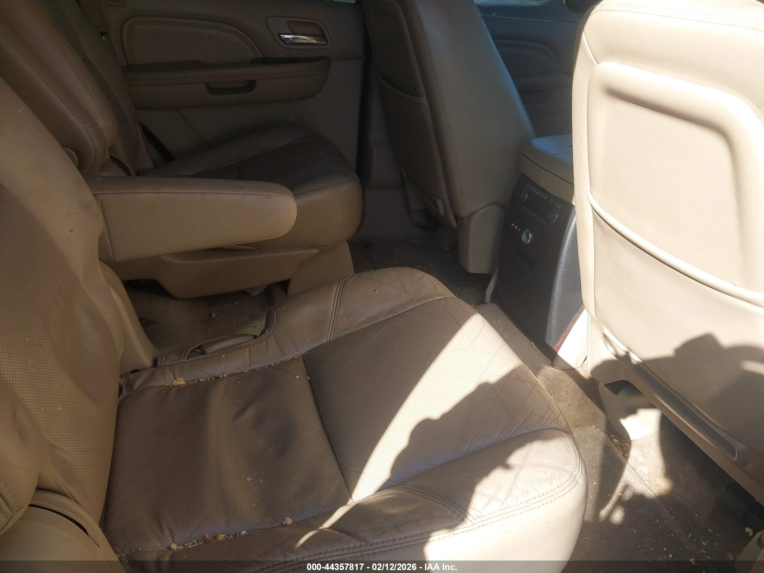 CADILLAC ESCALADE image 8