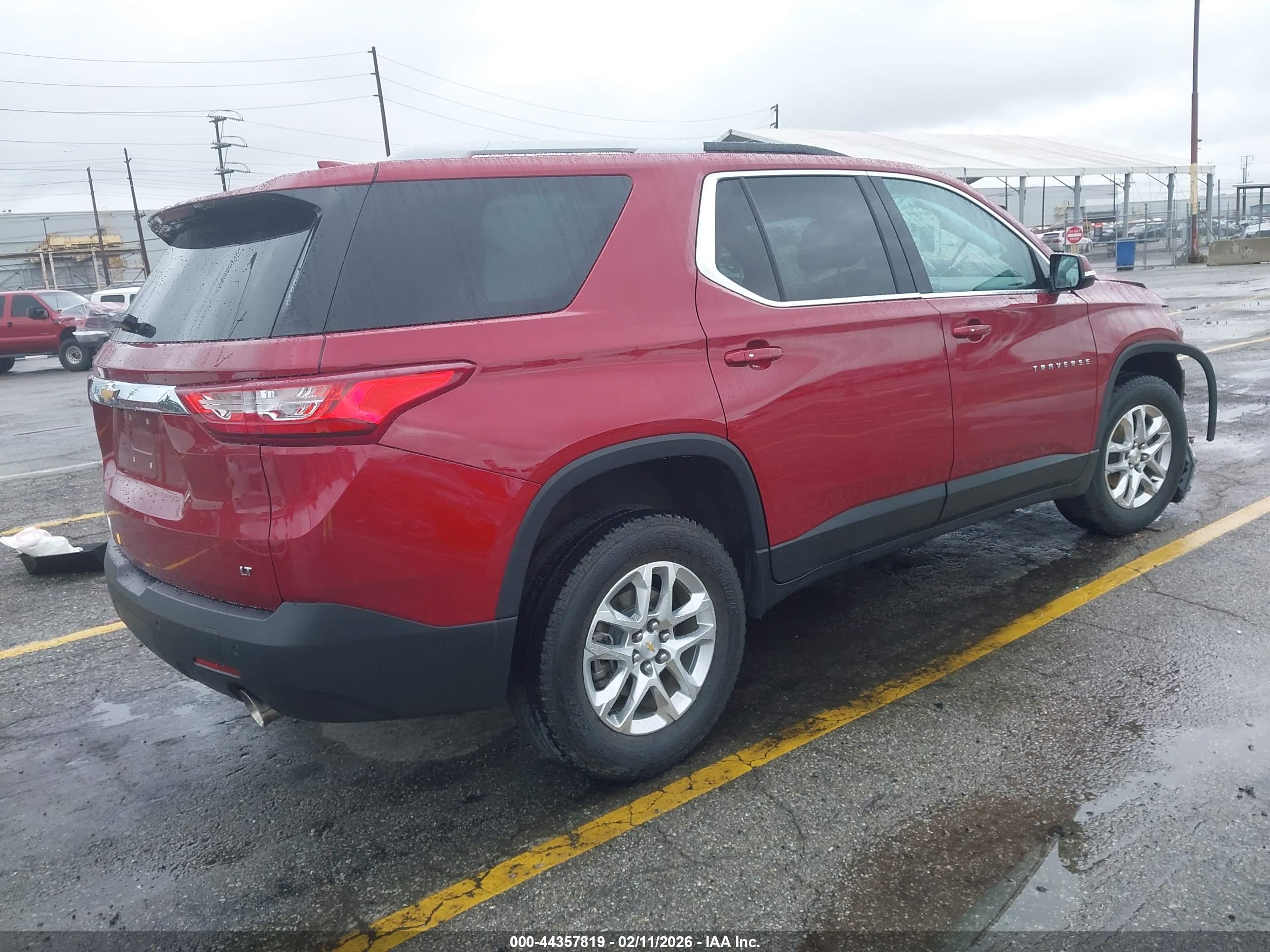 CHEVROLET TRAVERSE image 4
