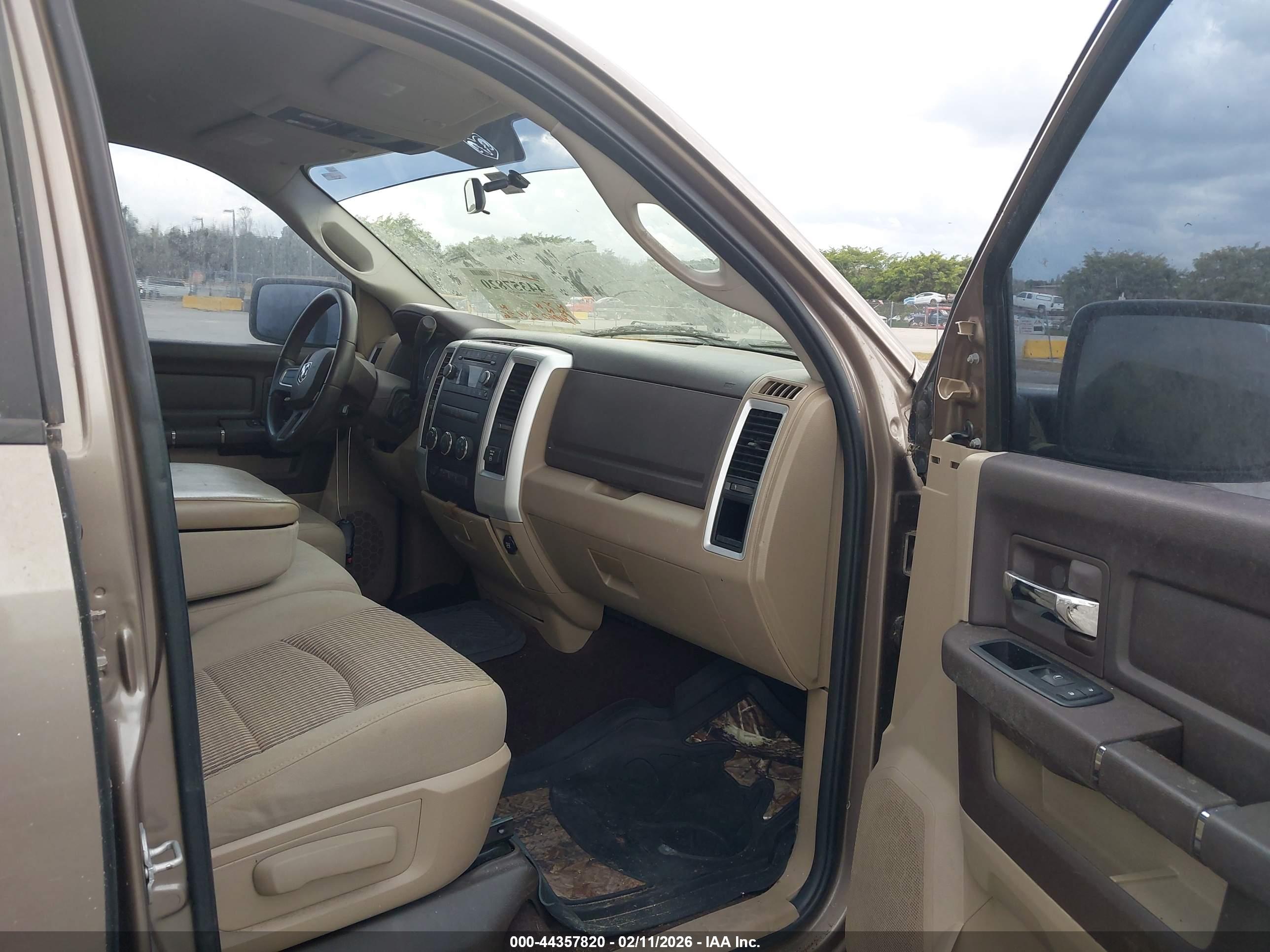 DODGE RAM image 5