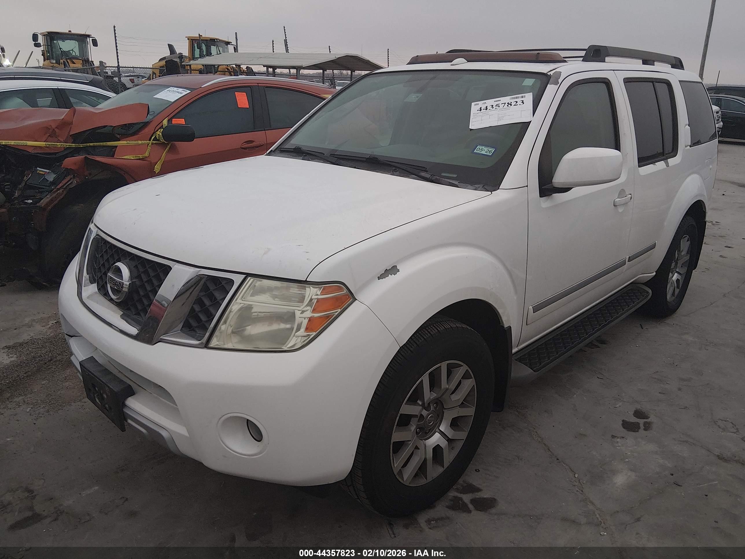 NISSAN PATHFINDER image 2