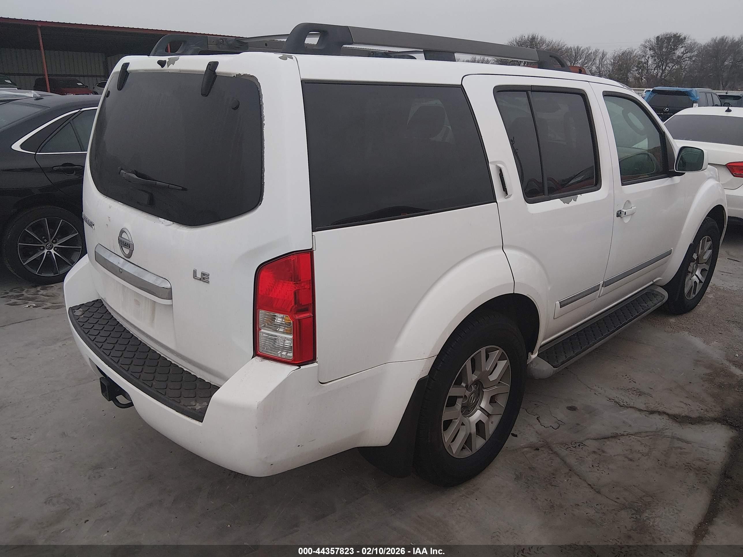 NISSAN PATHFINDER image 4