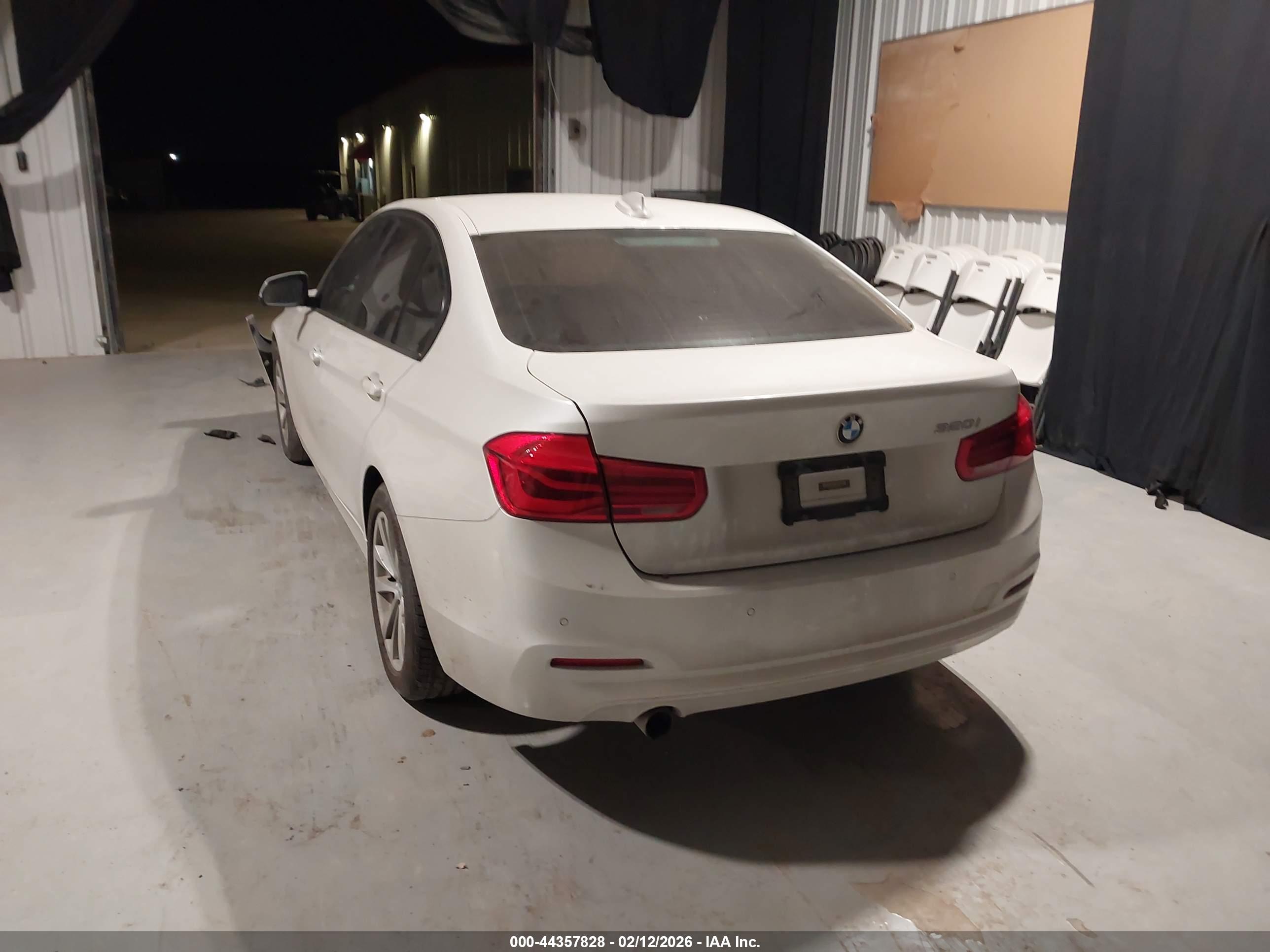 BMW 320I image 3